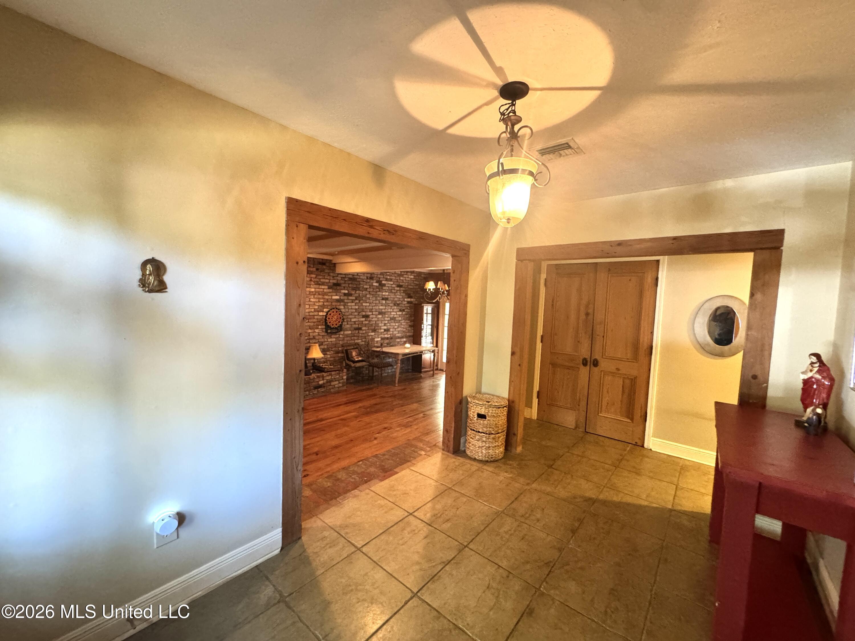 4433 Deer Creek Drive Property Photo 4