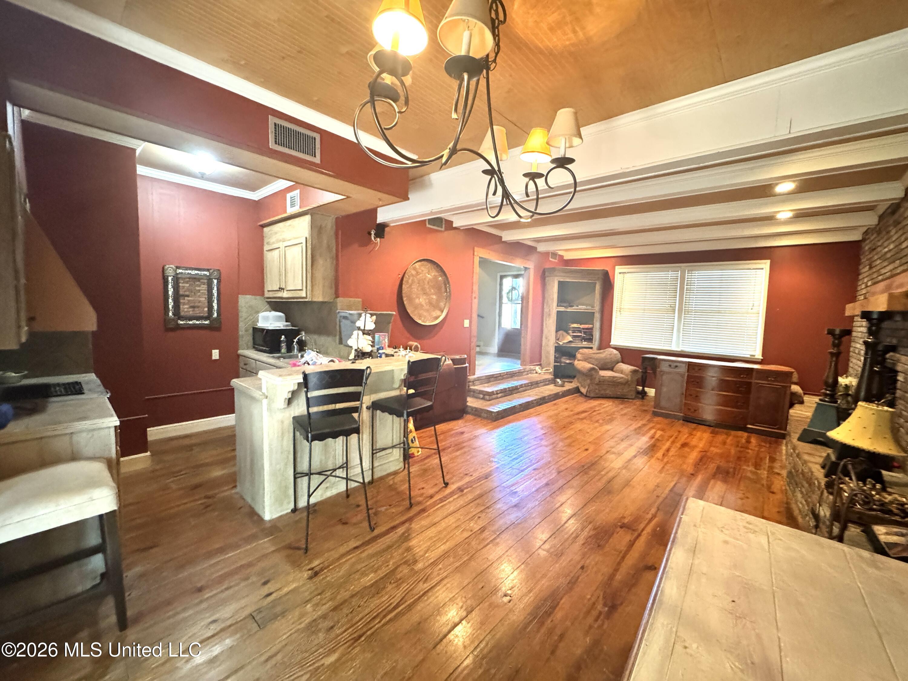 4433 Deer Creek Drive Property Photo 5