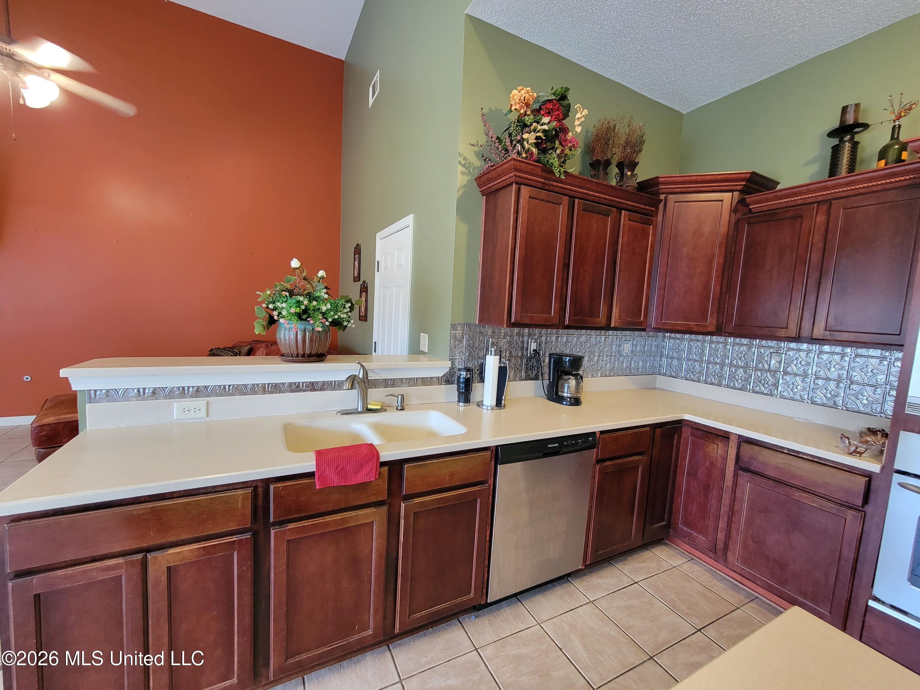 4350 Abele Cove Property Photo 9