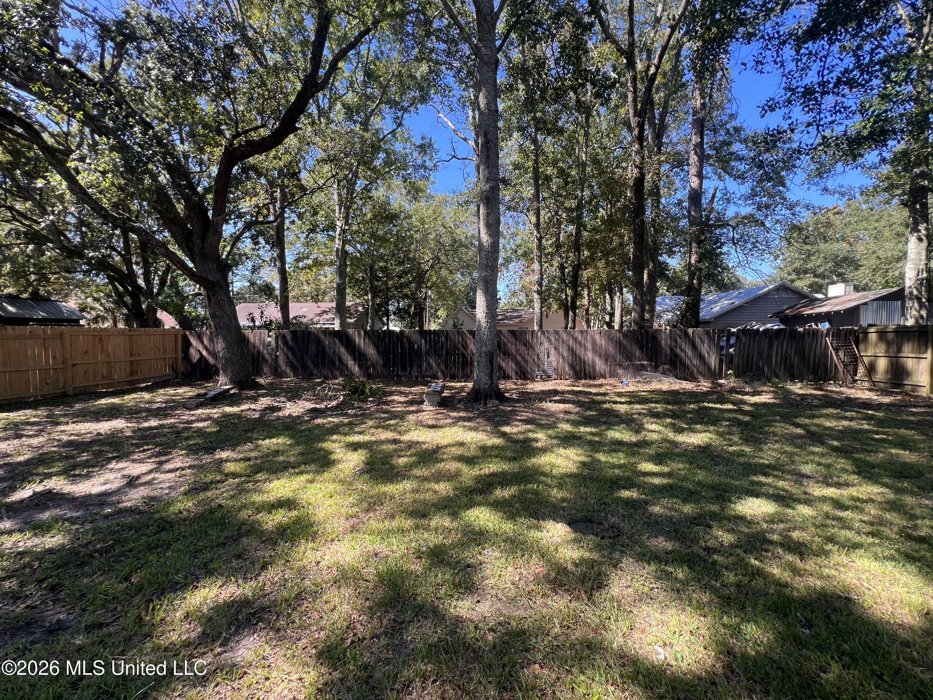 2621 Beachview Drive Property Photo 4