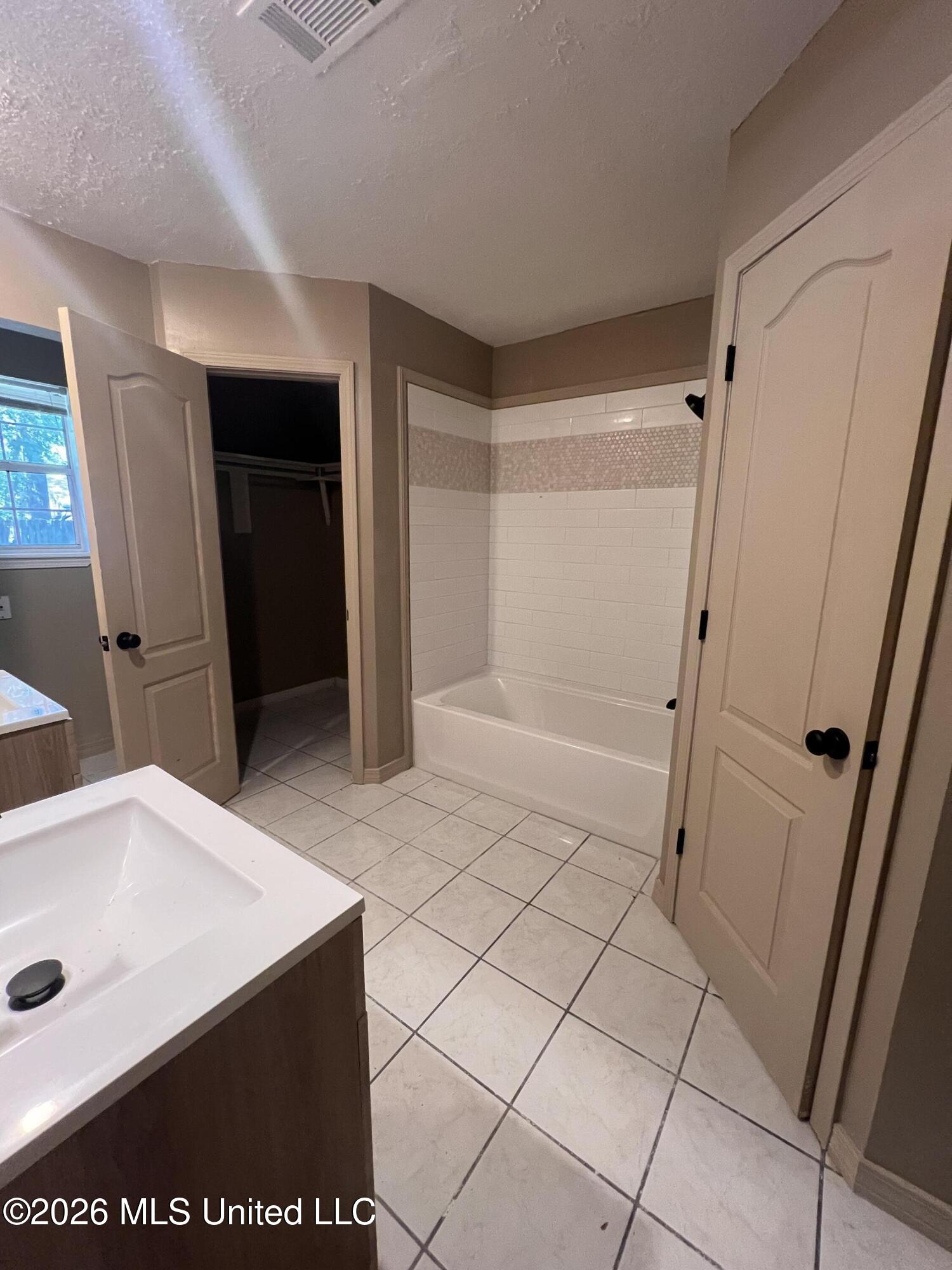 2621 Beachview Drive Property Photo 10