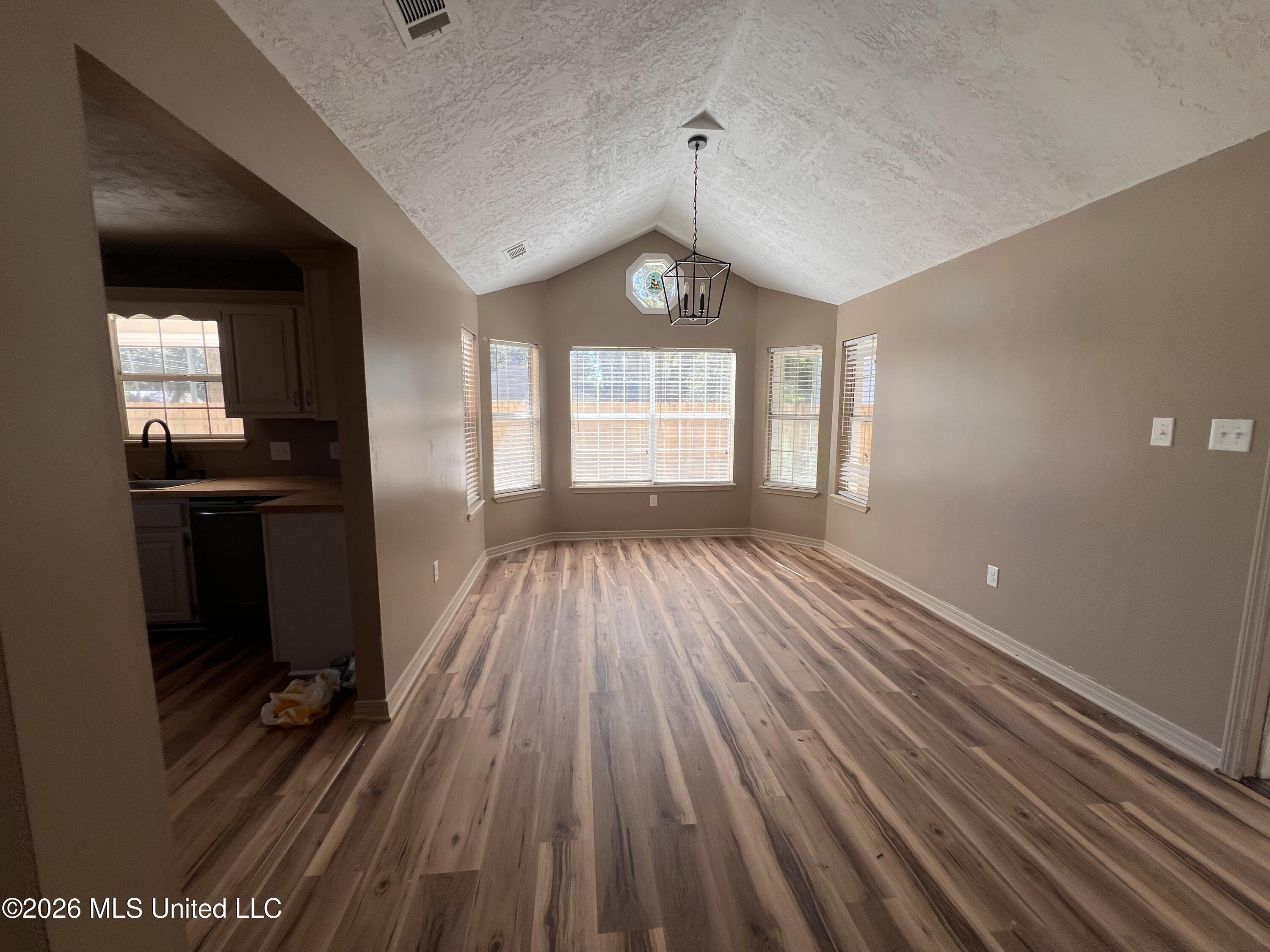 2621 Beachview Drive Property Photo 12