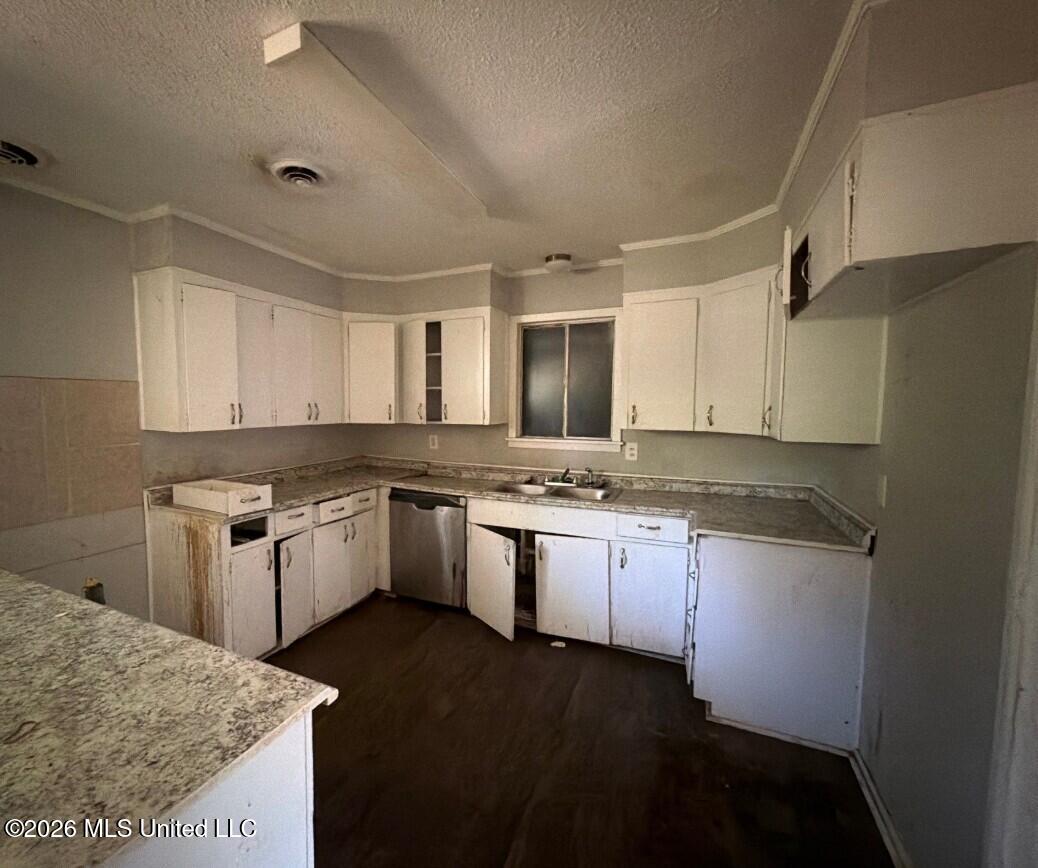 3310 Oakview Drive Property Photo 2