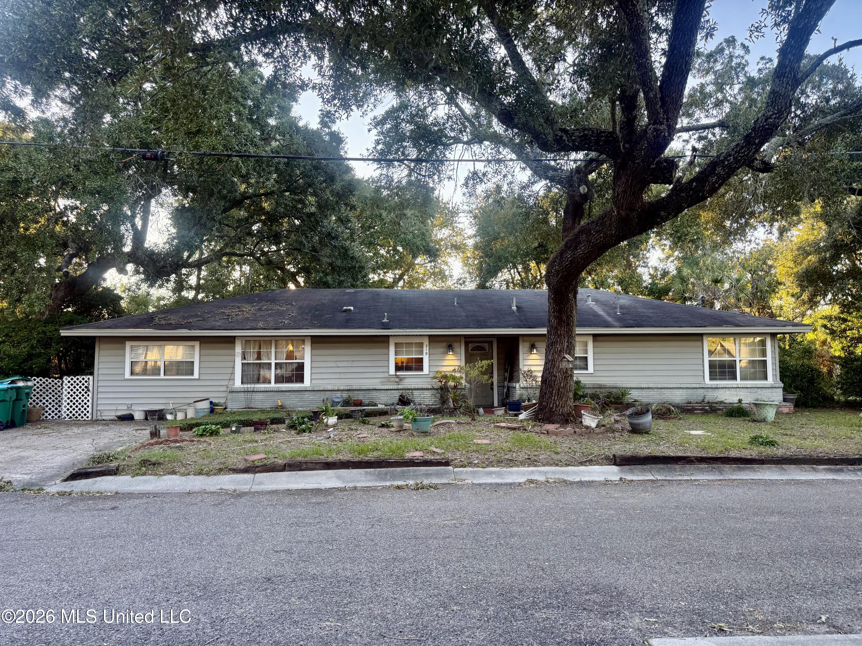 219 Venetian Gardens Property Photo 1