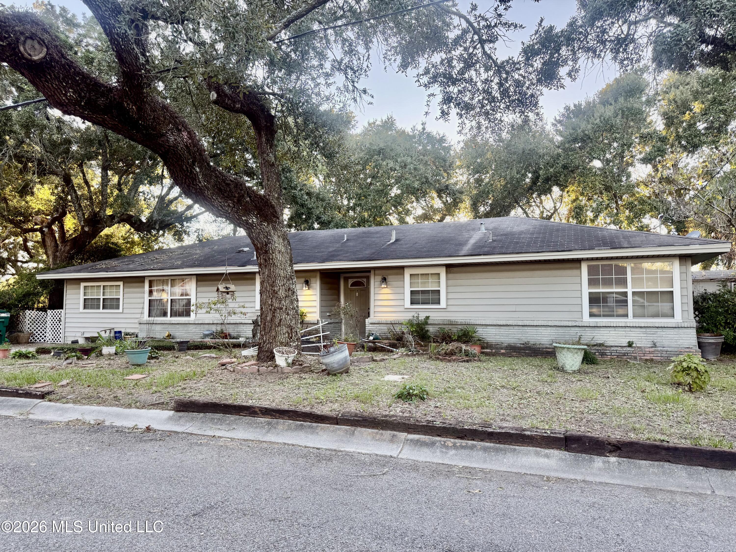 219 Venetian Gardens Property Photo 2
