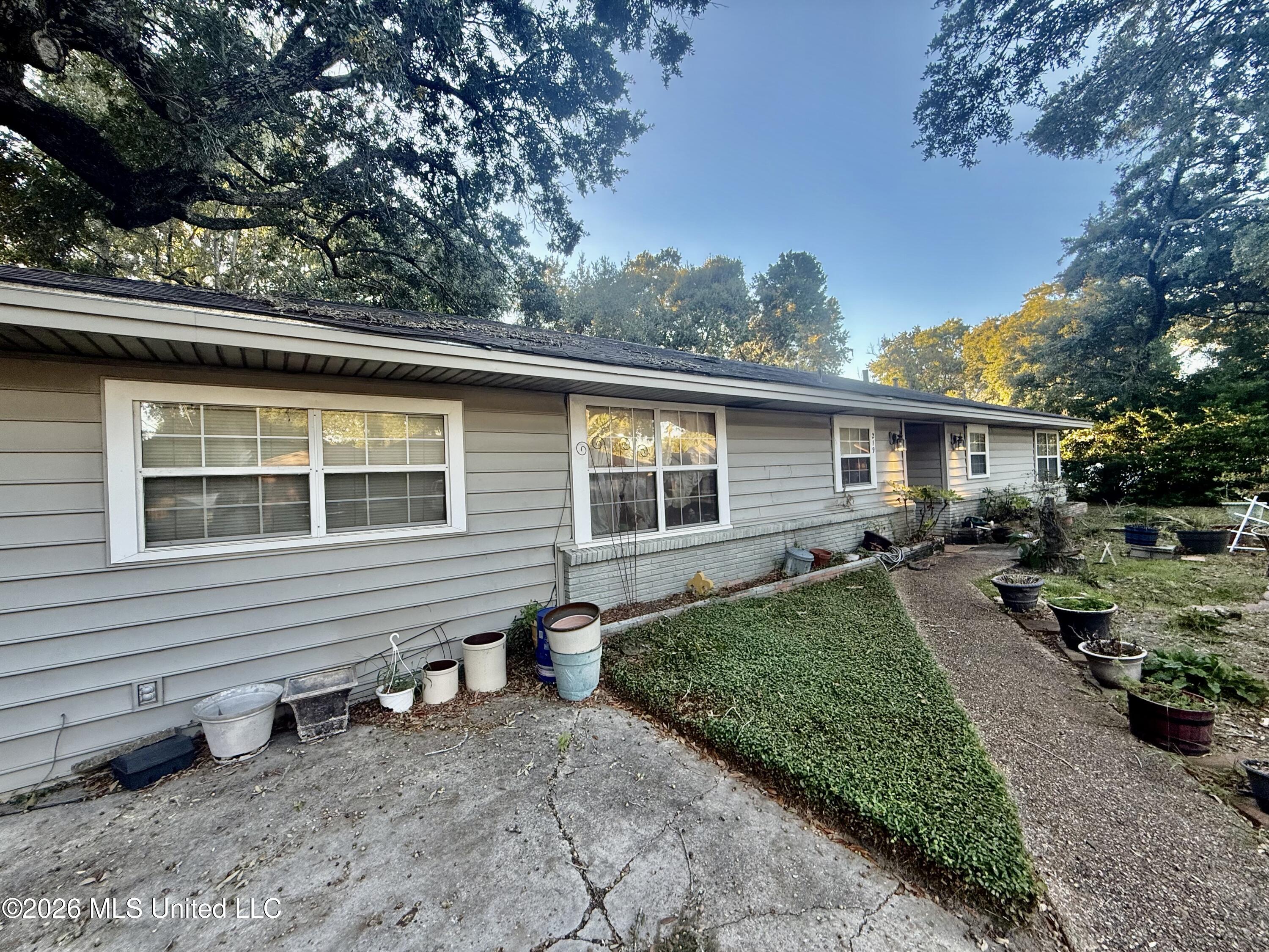 219 Venetian Gardens Property Photo 3