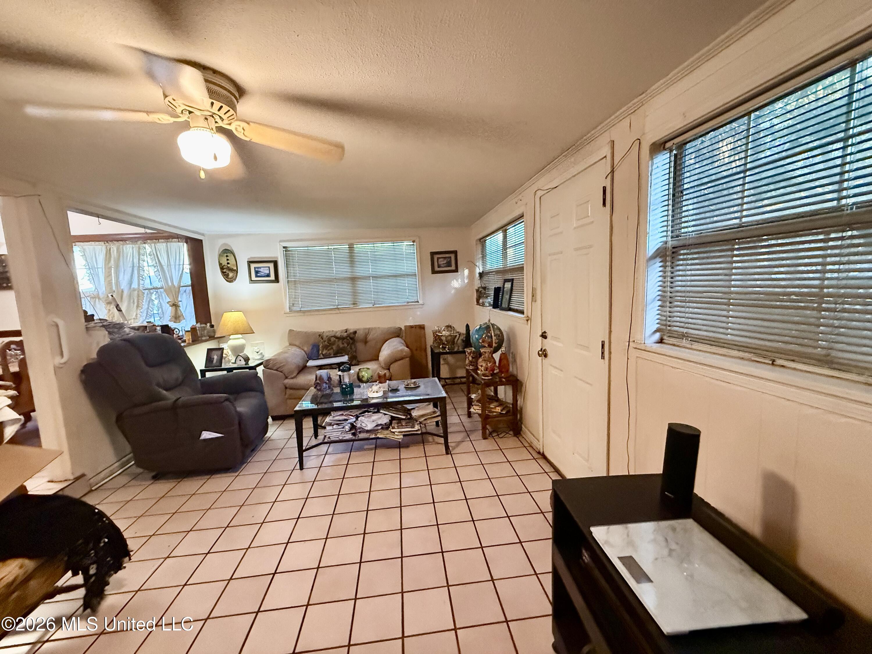 219 Venetian Gardens Property Photo 8