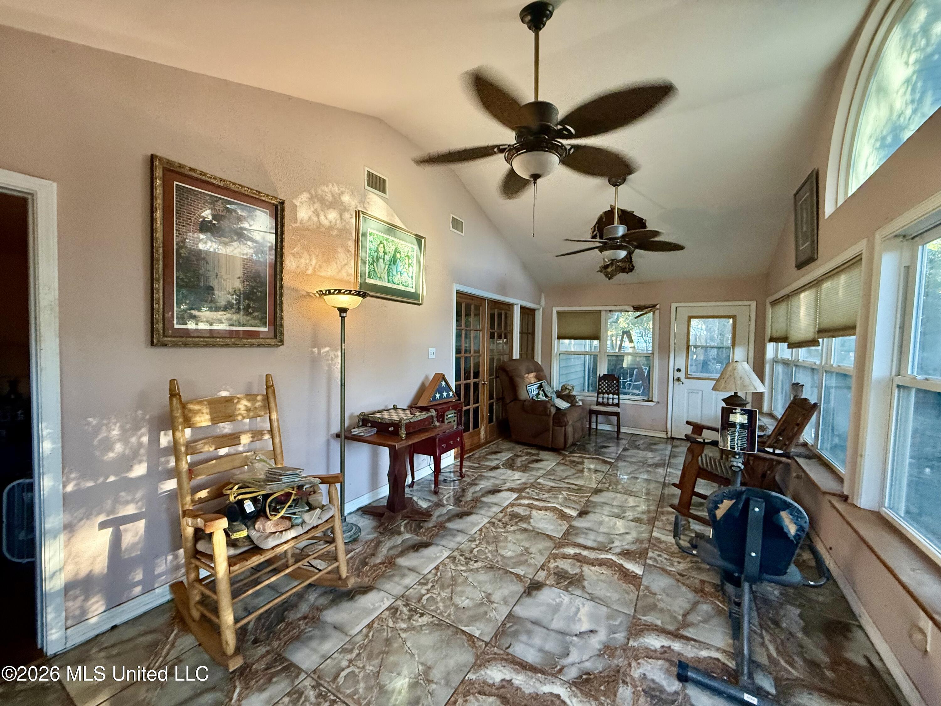 219 Venetian Gardens Property Photo 10