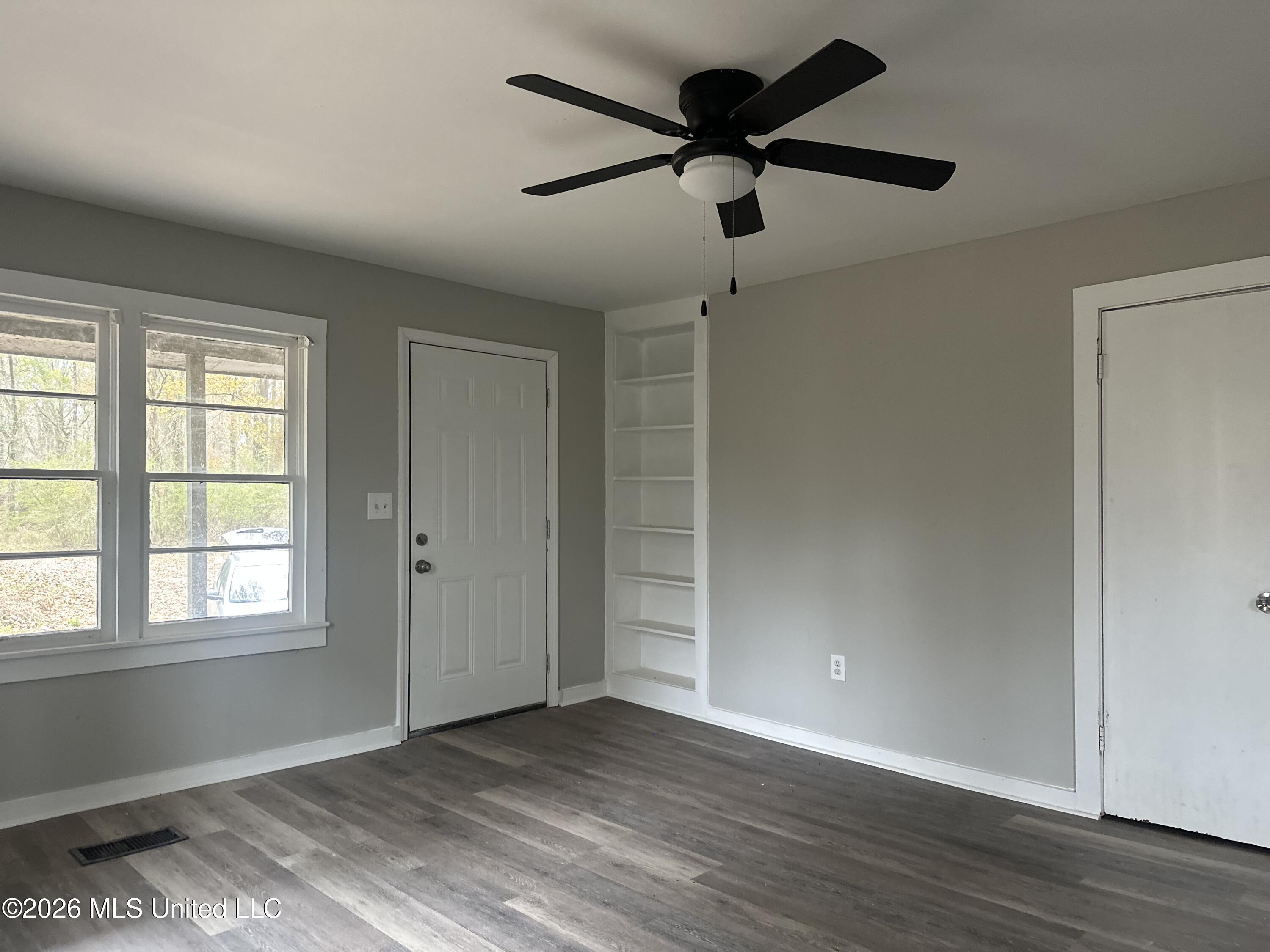 1070 E Broadwater Road Property Photo 4