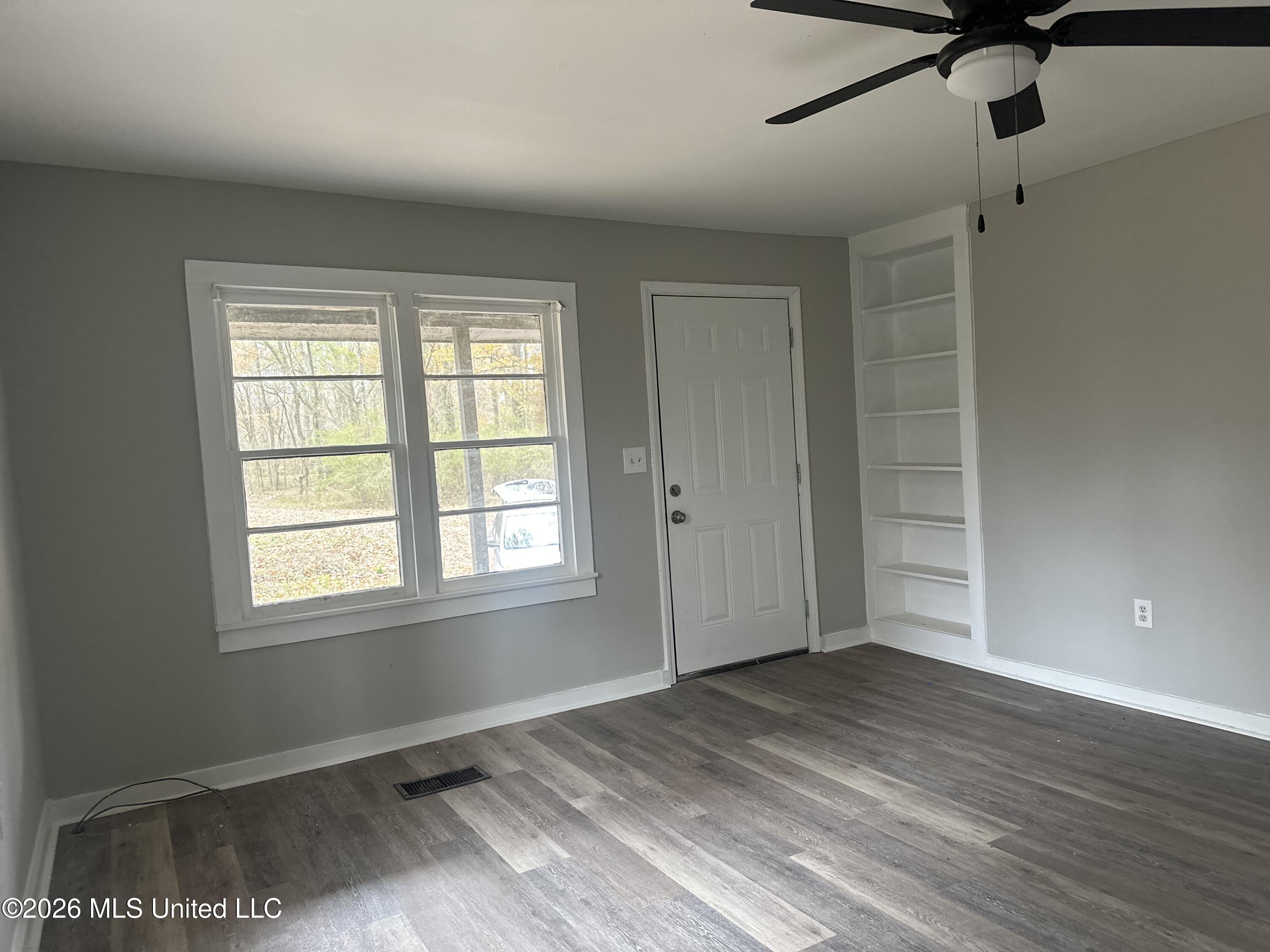 1070 E Broadwater Road Property Photo 5