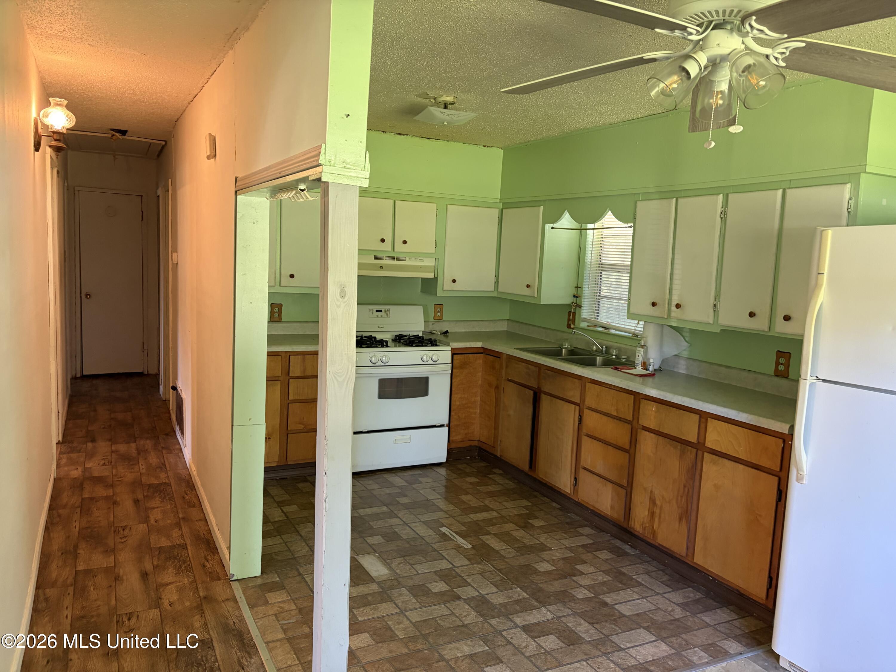 7071 Bell Circle Property Photo 6