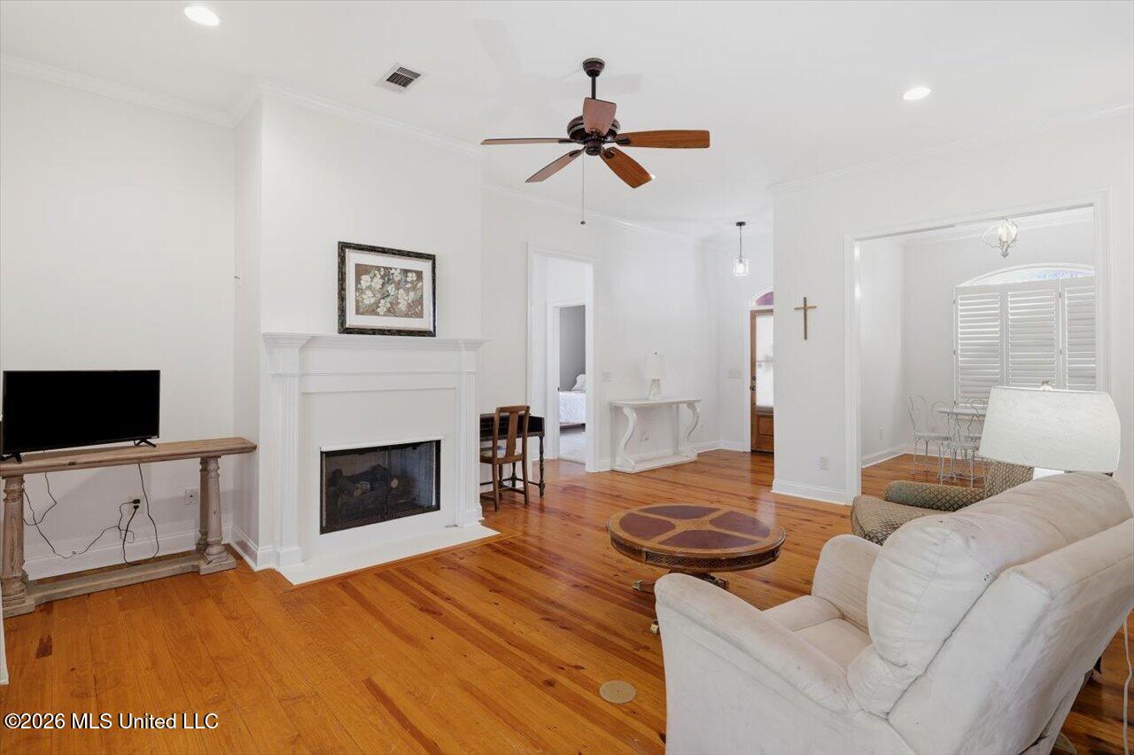 607 Tucker Crossing Property Photo 6