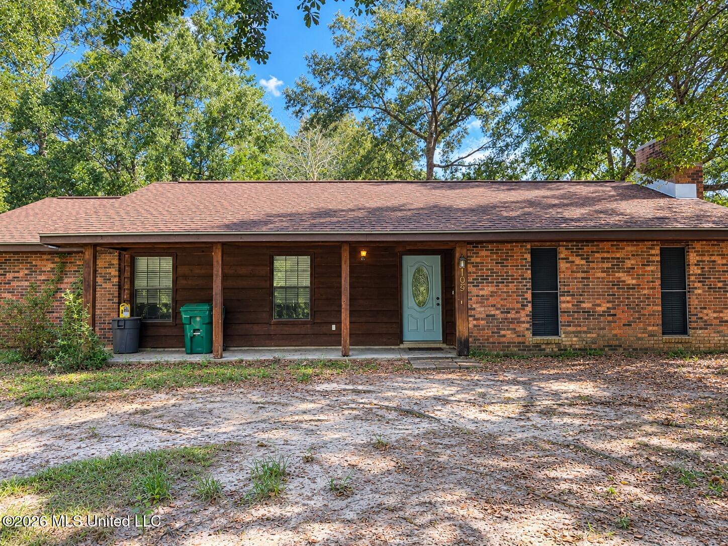 105 Brookhollow Drive Property Photo 2