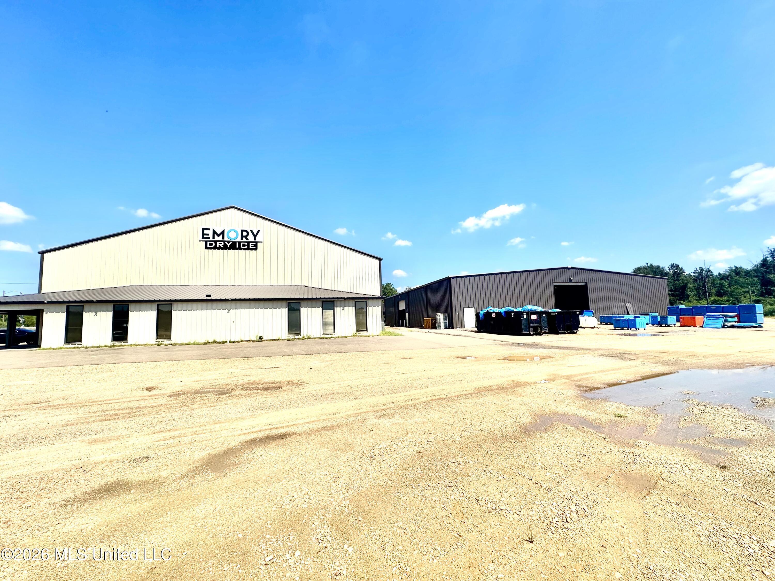 2046 Manufacturers Boulevard Property Photo 2