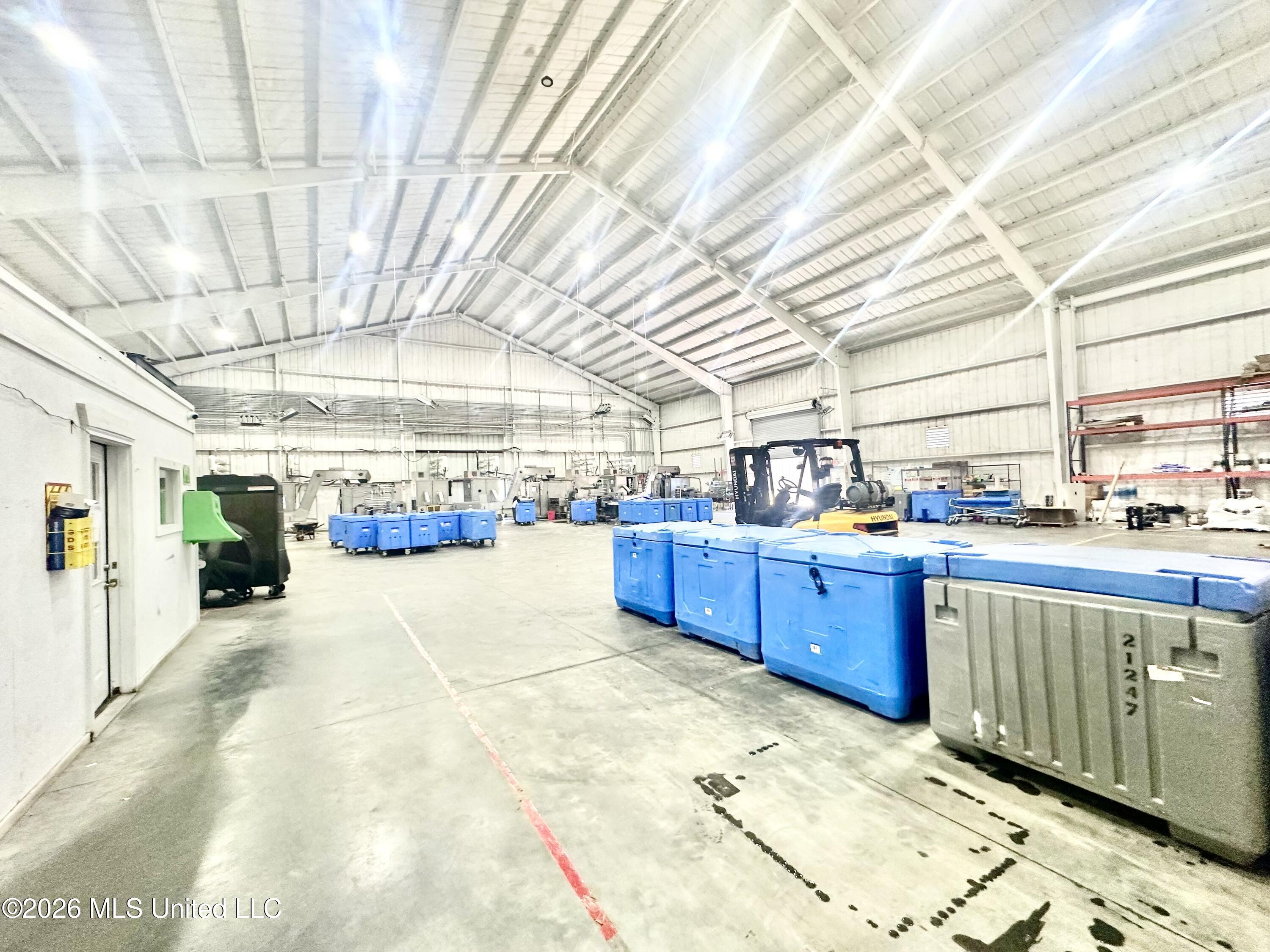 2046 Manufacturers Boulevard Property Photo 3