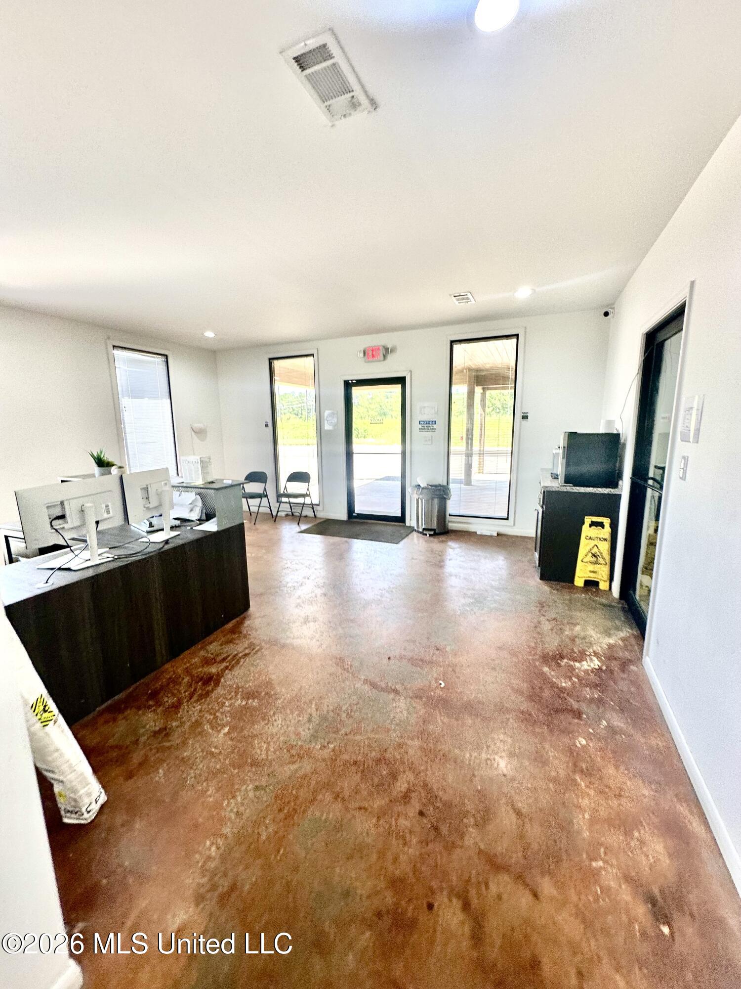 2046 Manufacturers Boulevard Property Photo 4