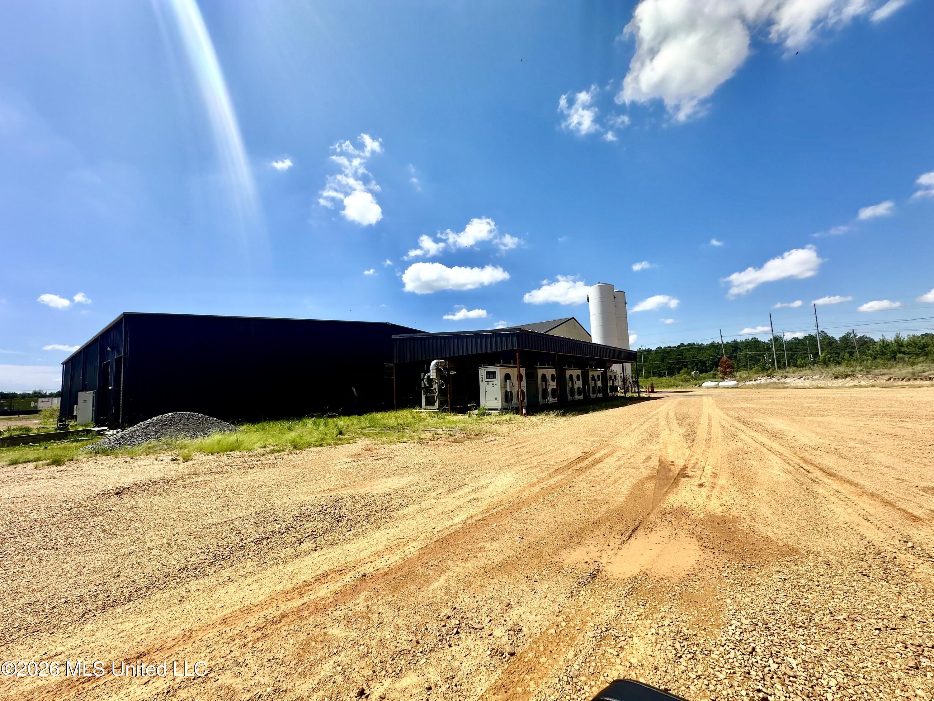 2046 Manufacturers Boulevard Property Photo 8