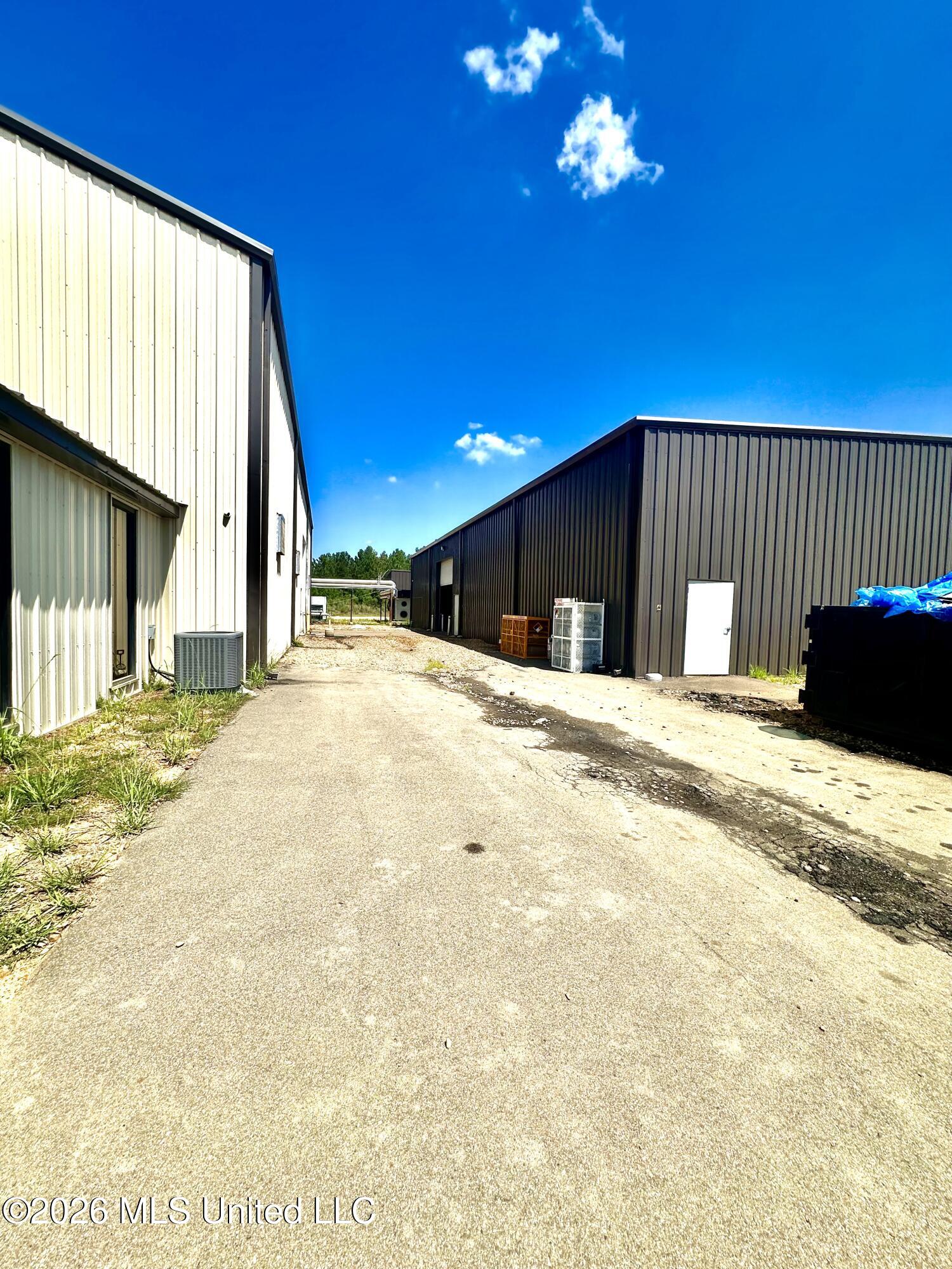 2046 Manufacturers Boulevard Property Photo 9