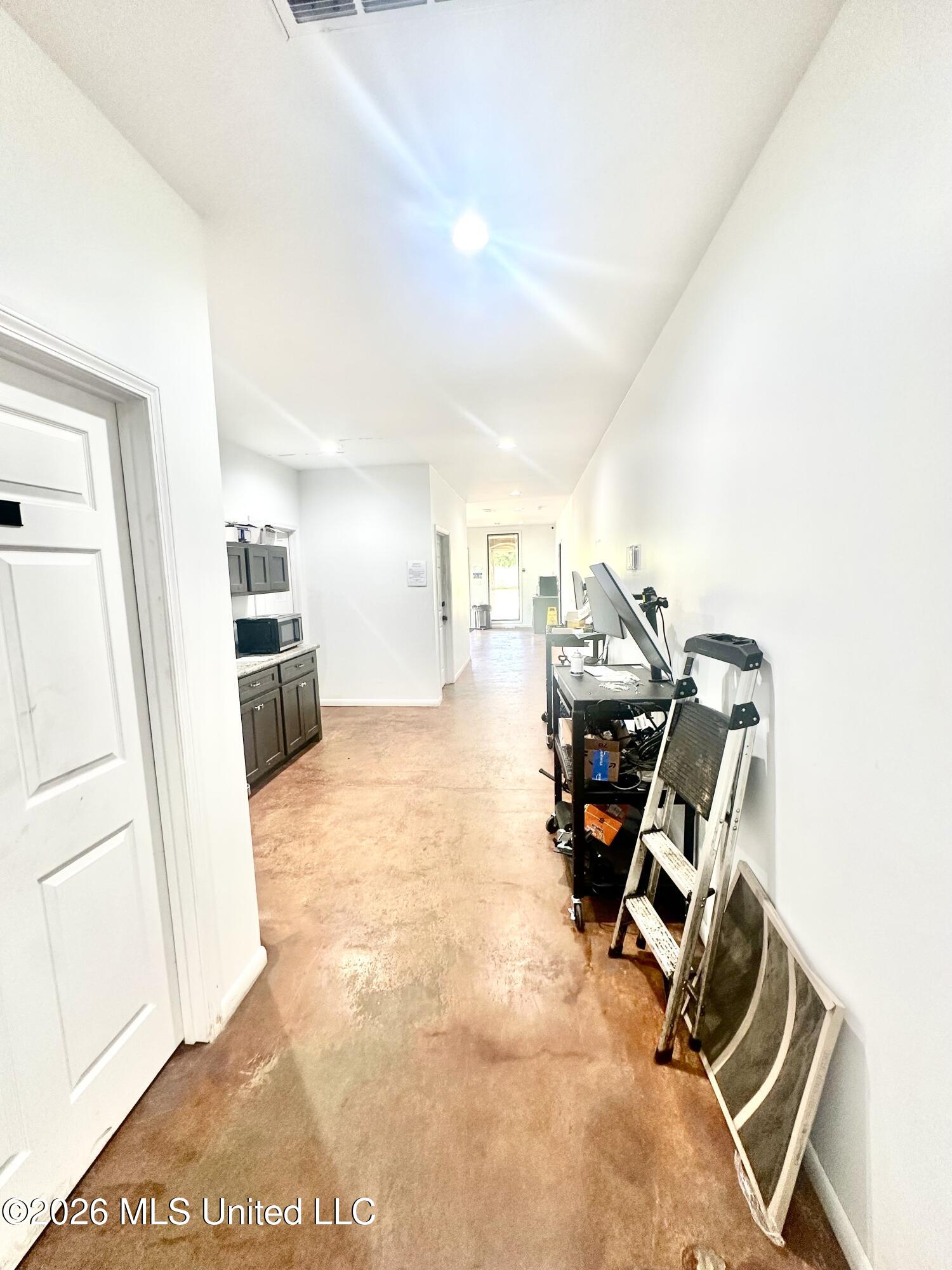 2046 Manufacturers Boulevard Property Photo 11
