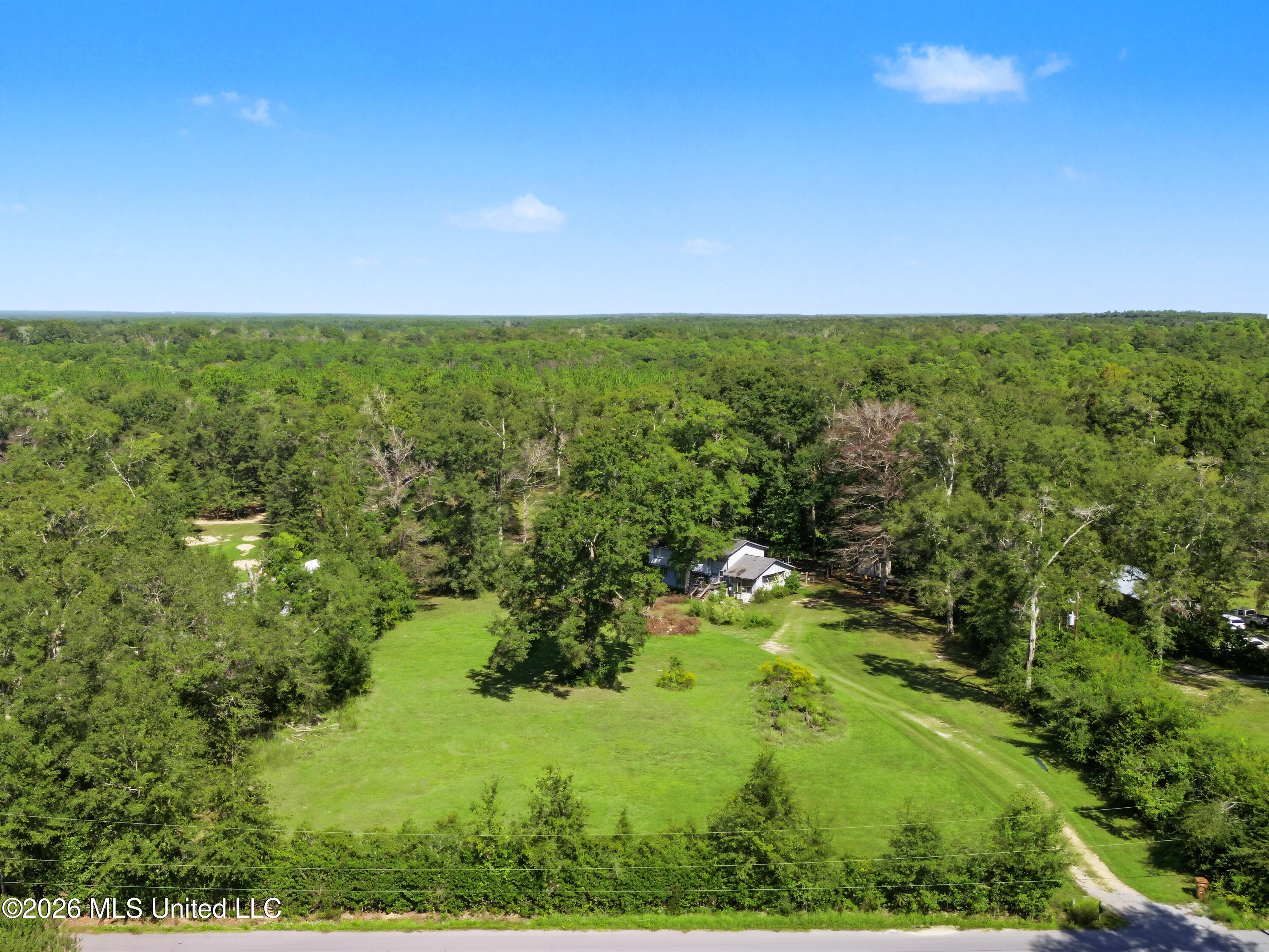 18250 Oak Drive Property Photo 2