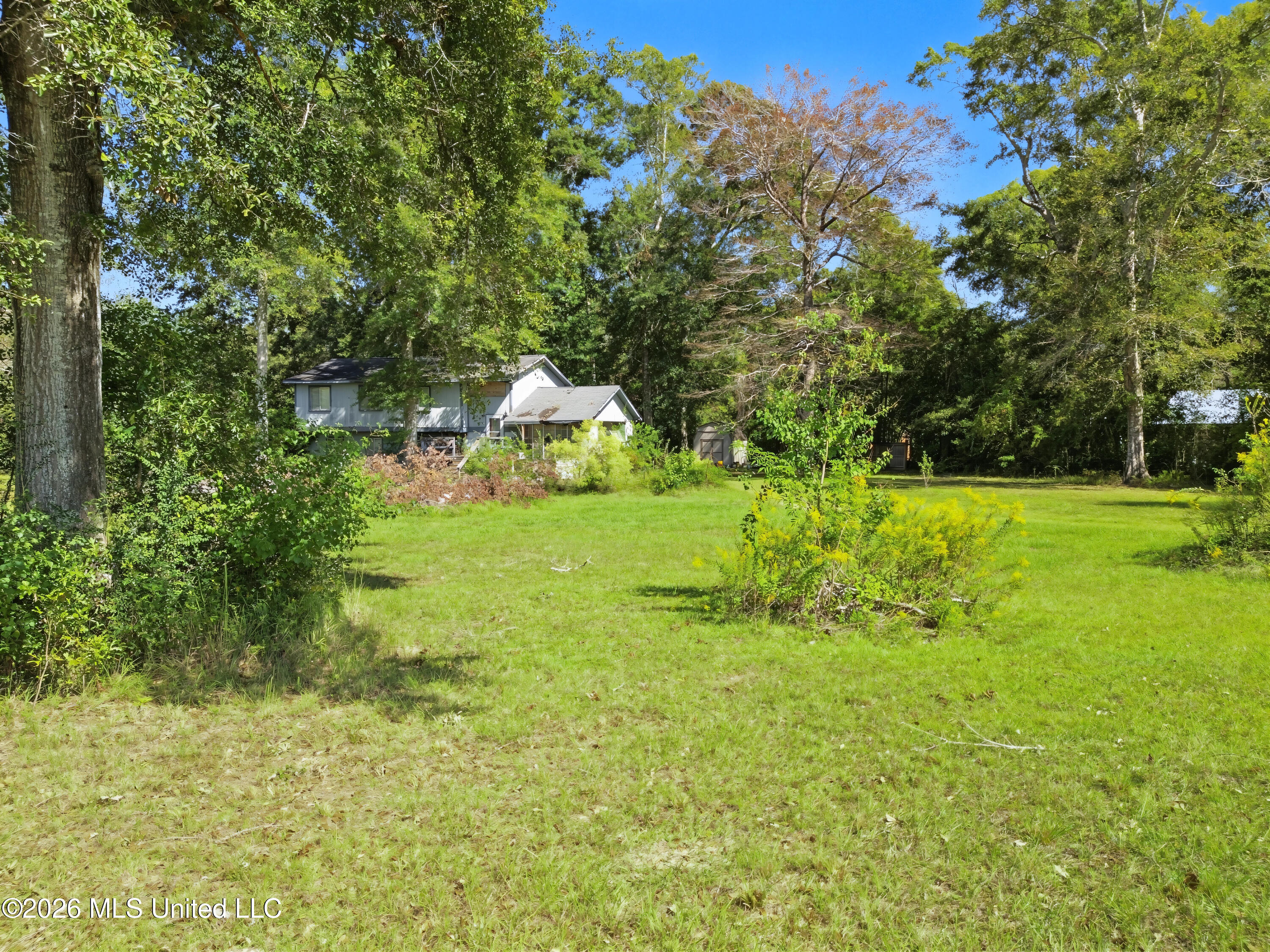 18250 Oak Drive Property Photo 3