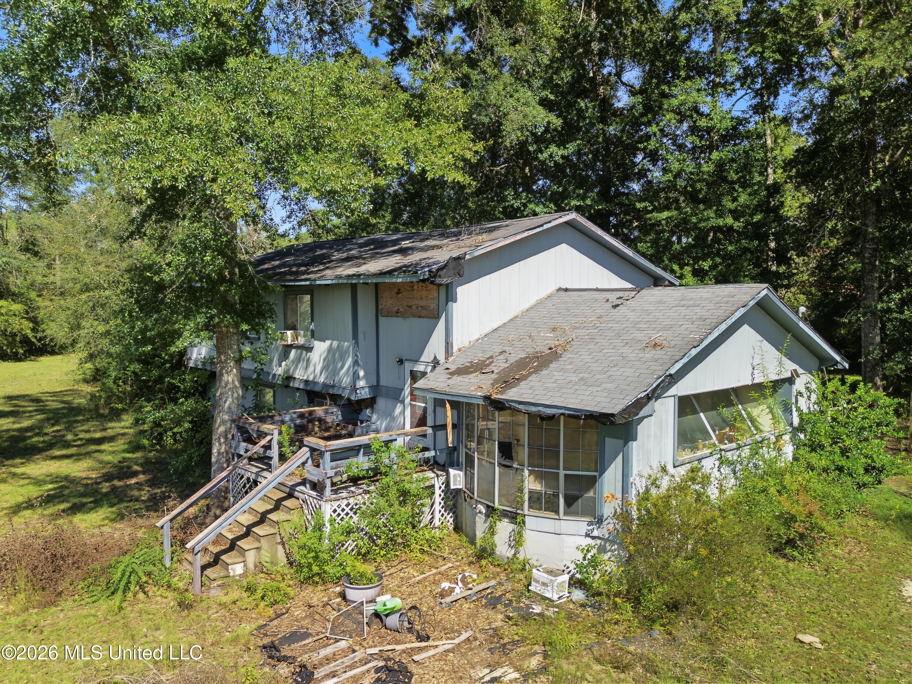 18250 Oak Drive Property Photo 4