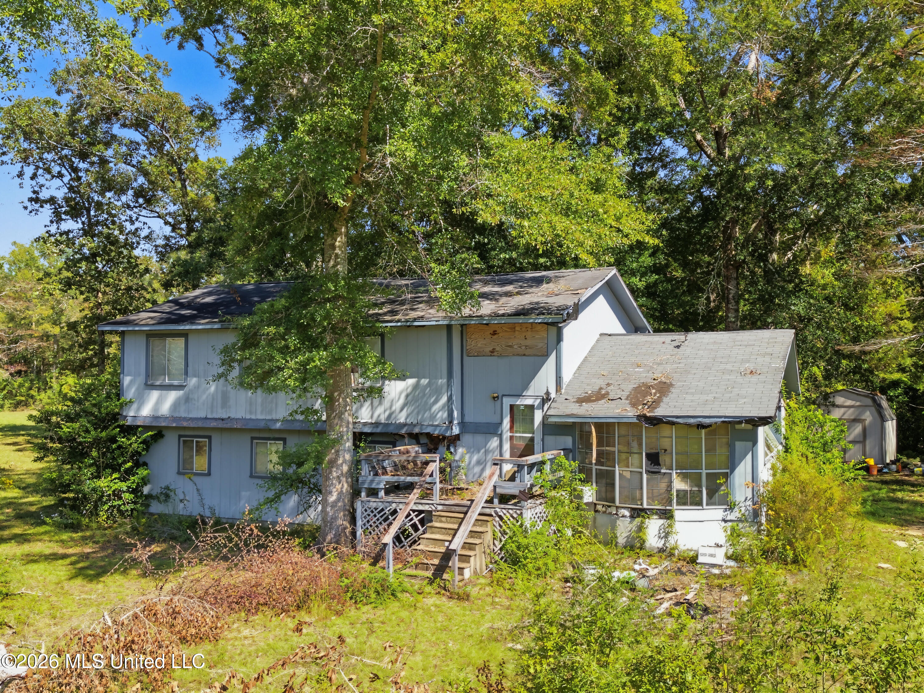 18250 Oak Drive Property Photo 5