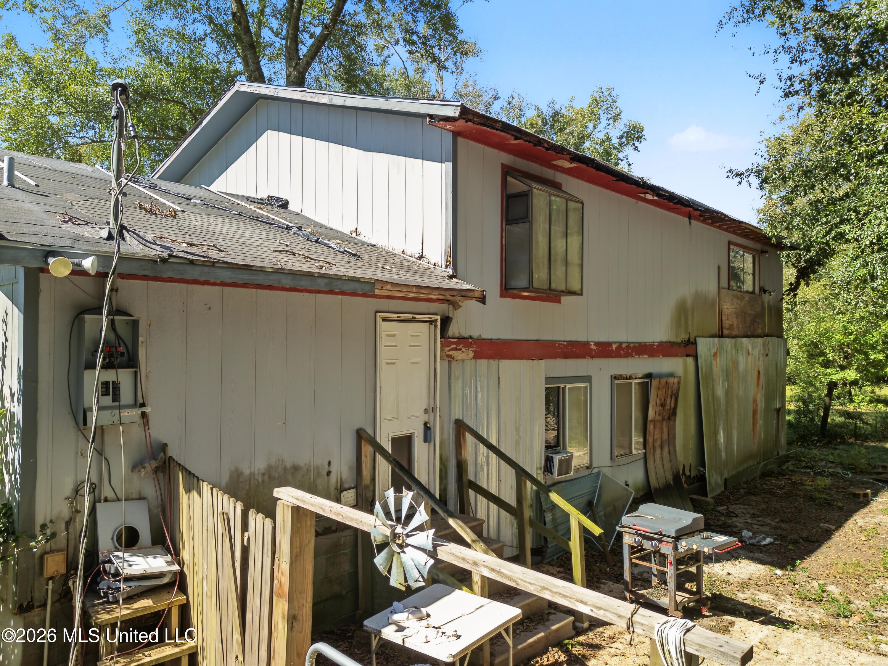 18250 Oak Drive Property Photo 6