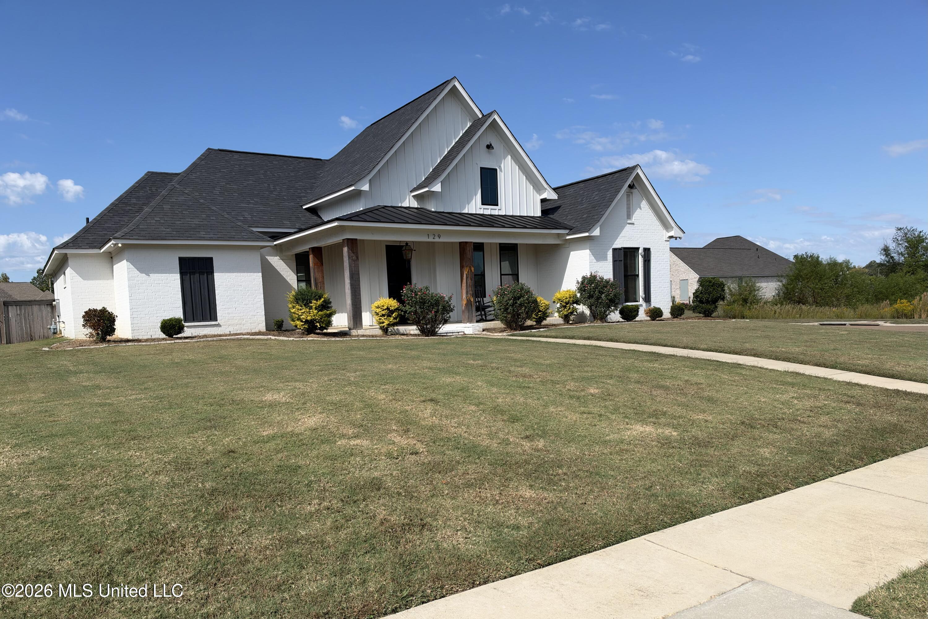 129 Coventry Lane Property Photo 2