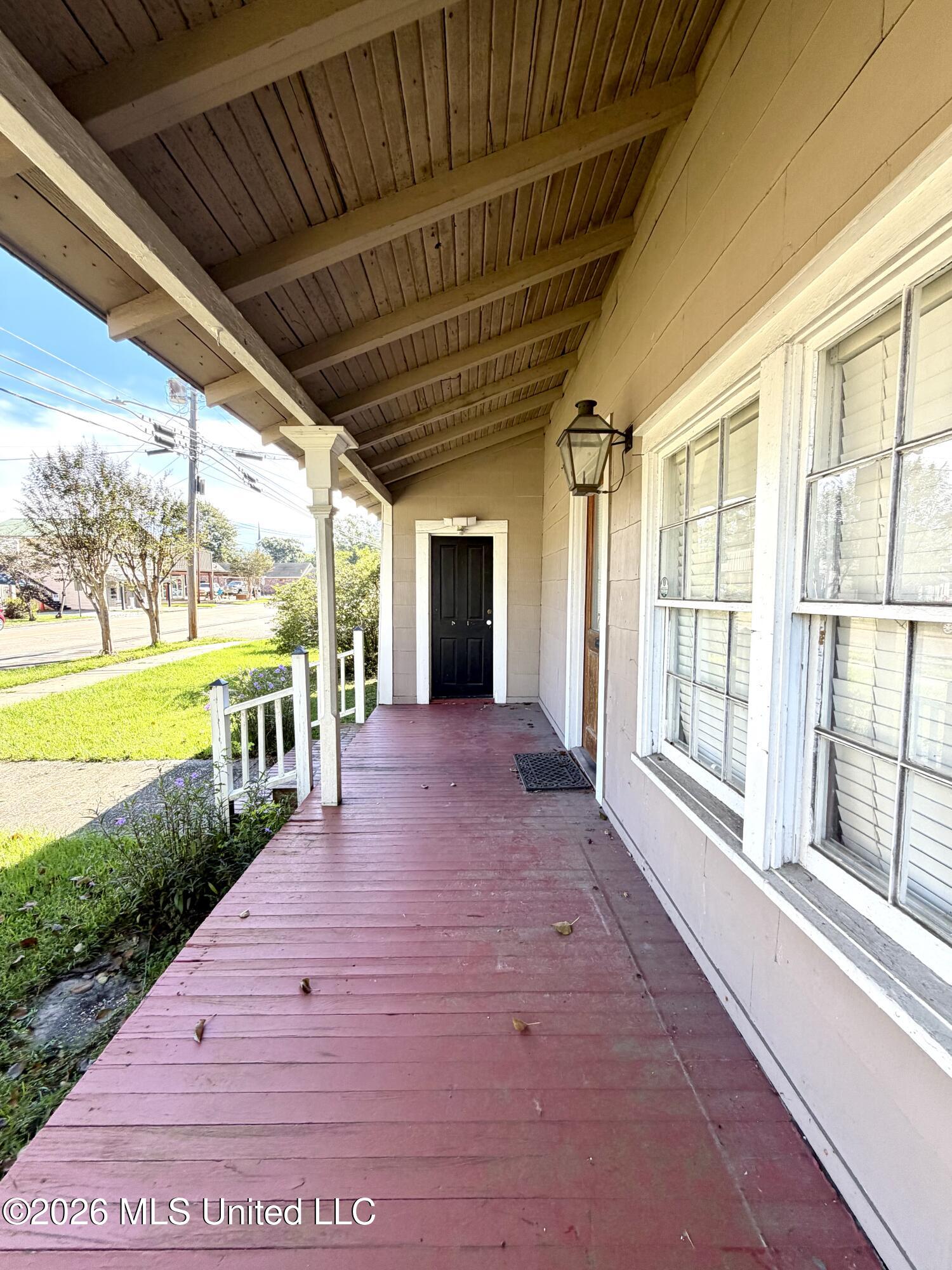 703 W Canal Street Property Photo 2