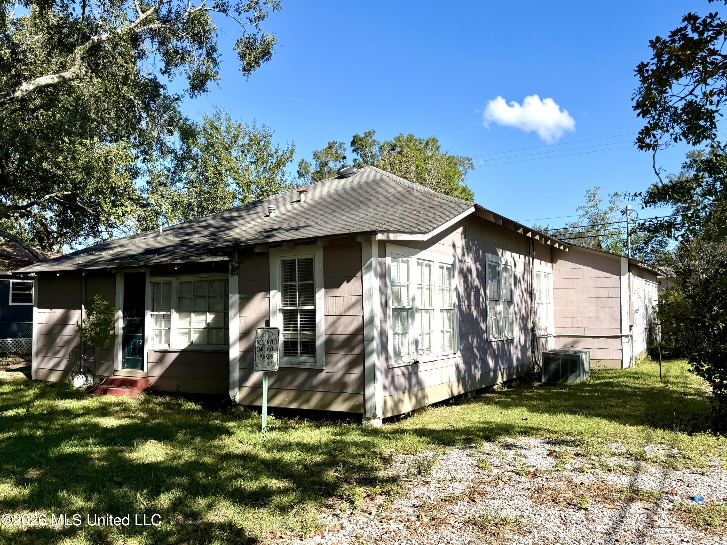 703 W Canal Street Property Photo 14
