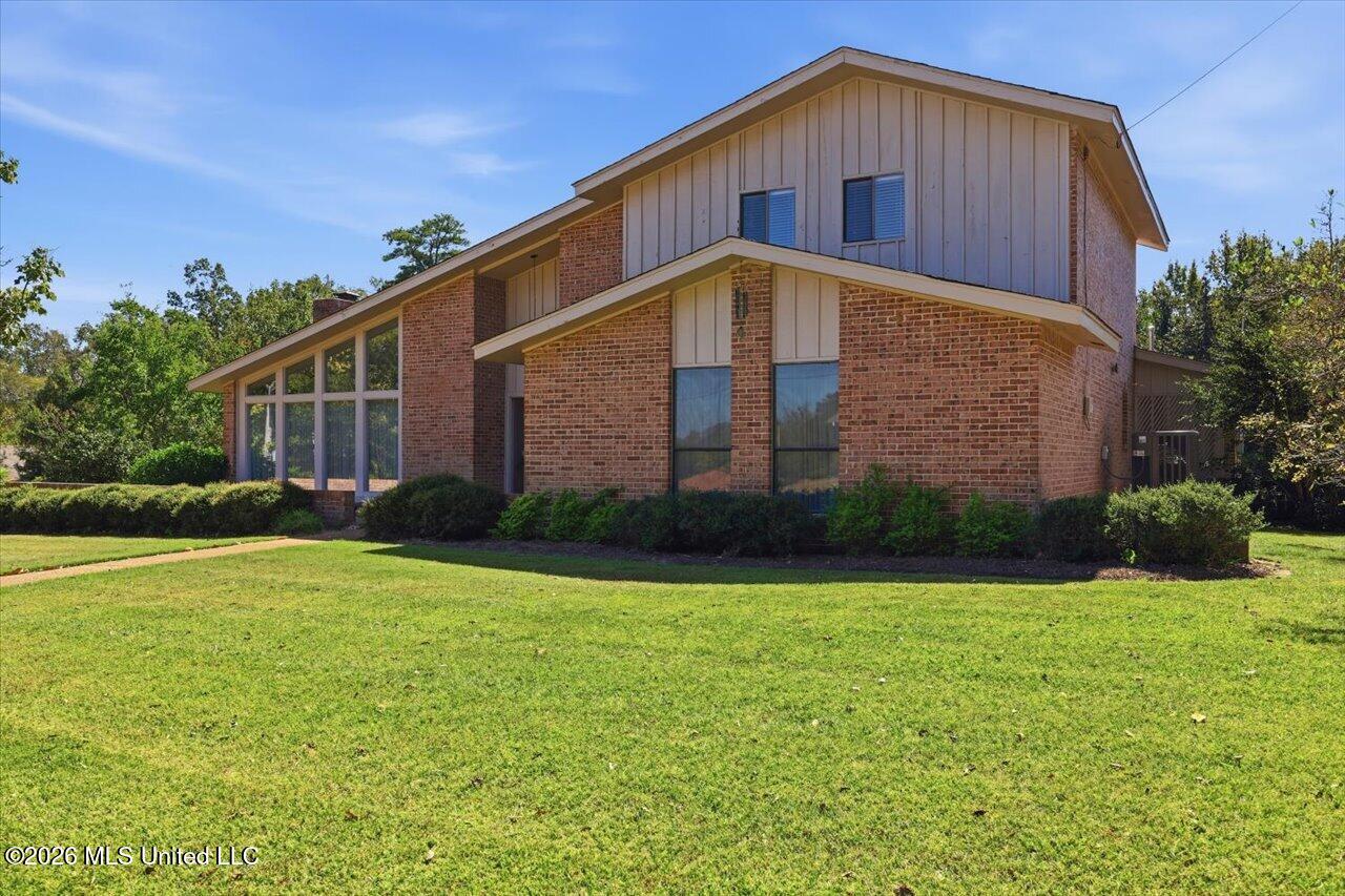 231 Kitchings Drive Property Photo 2