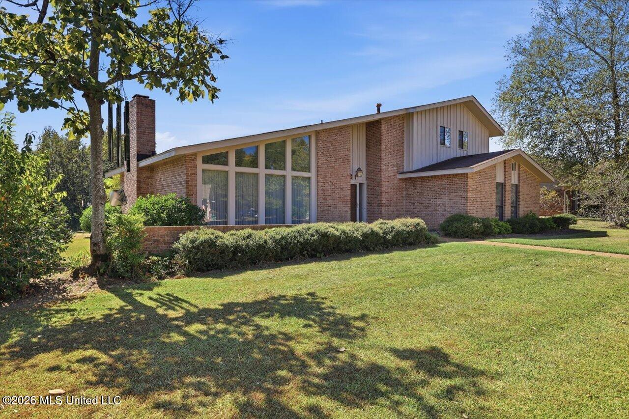 231 Kitchings Drive Property Photo 3