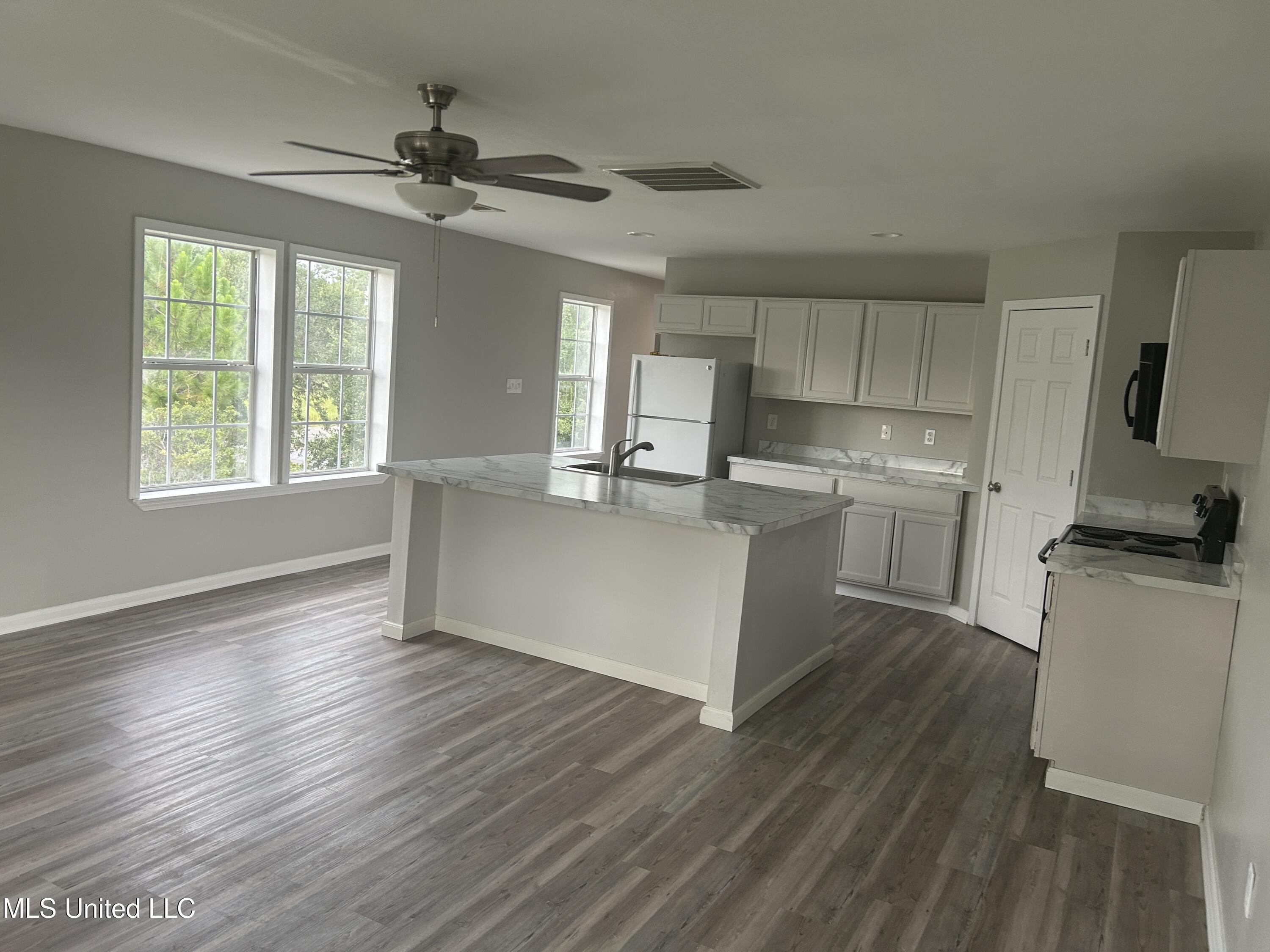 321 Lac Bleu Avenue Property Photo 6