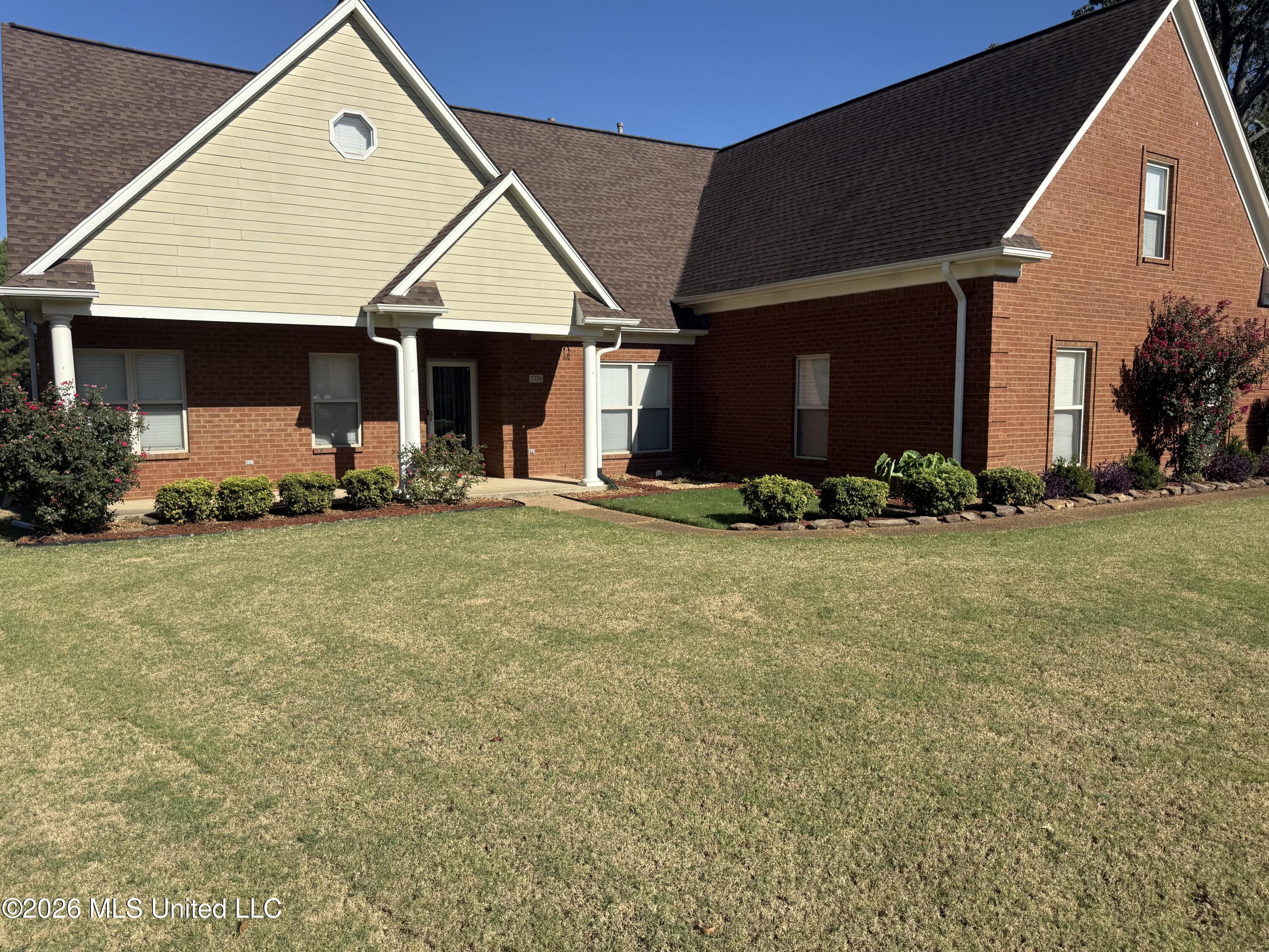7220 E Golden Oaks Loop Drive Property Photo 2
