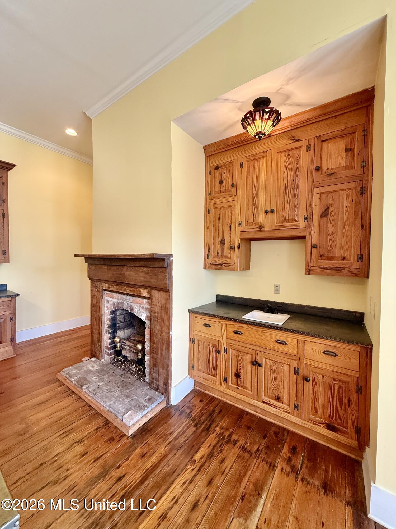 209 Downing Street Property Photo 29