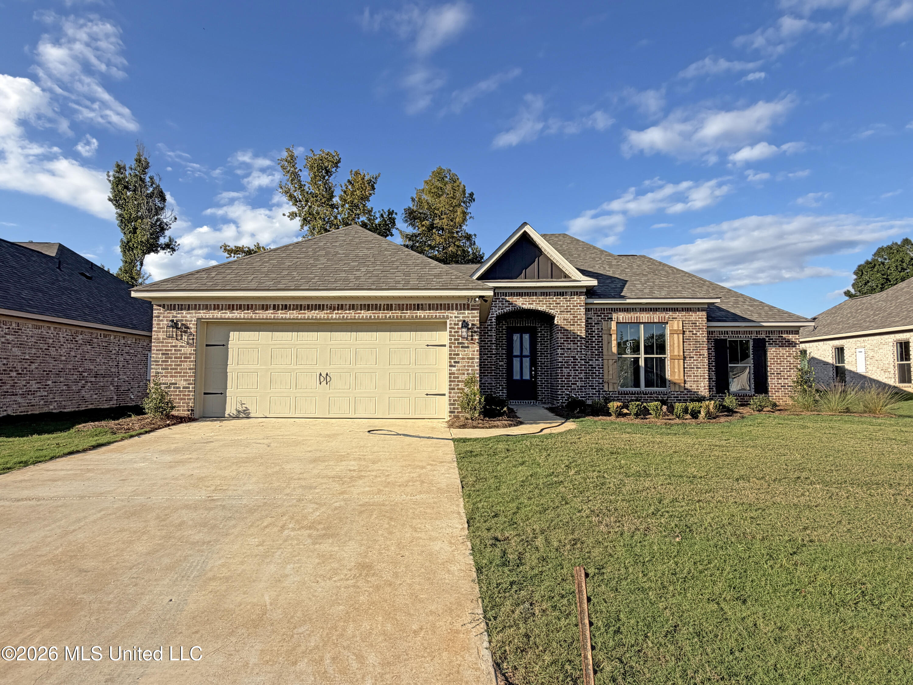318 Brookfield Circle Property Photo 1