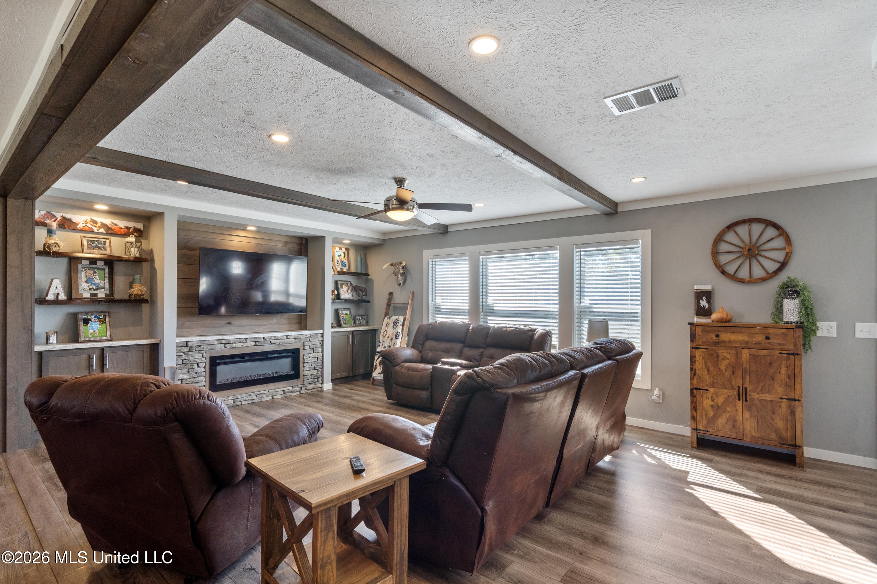 111 Rowell Road Property Photo 4