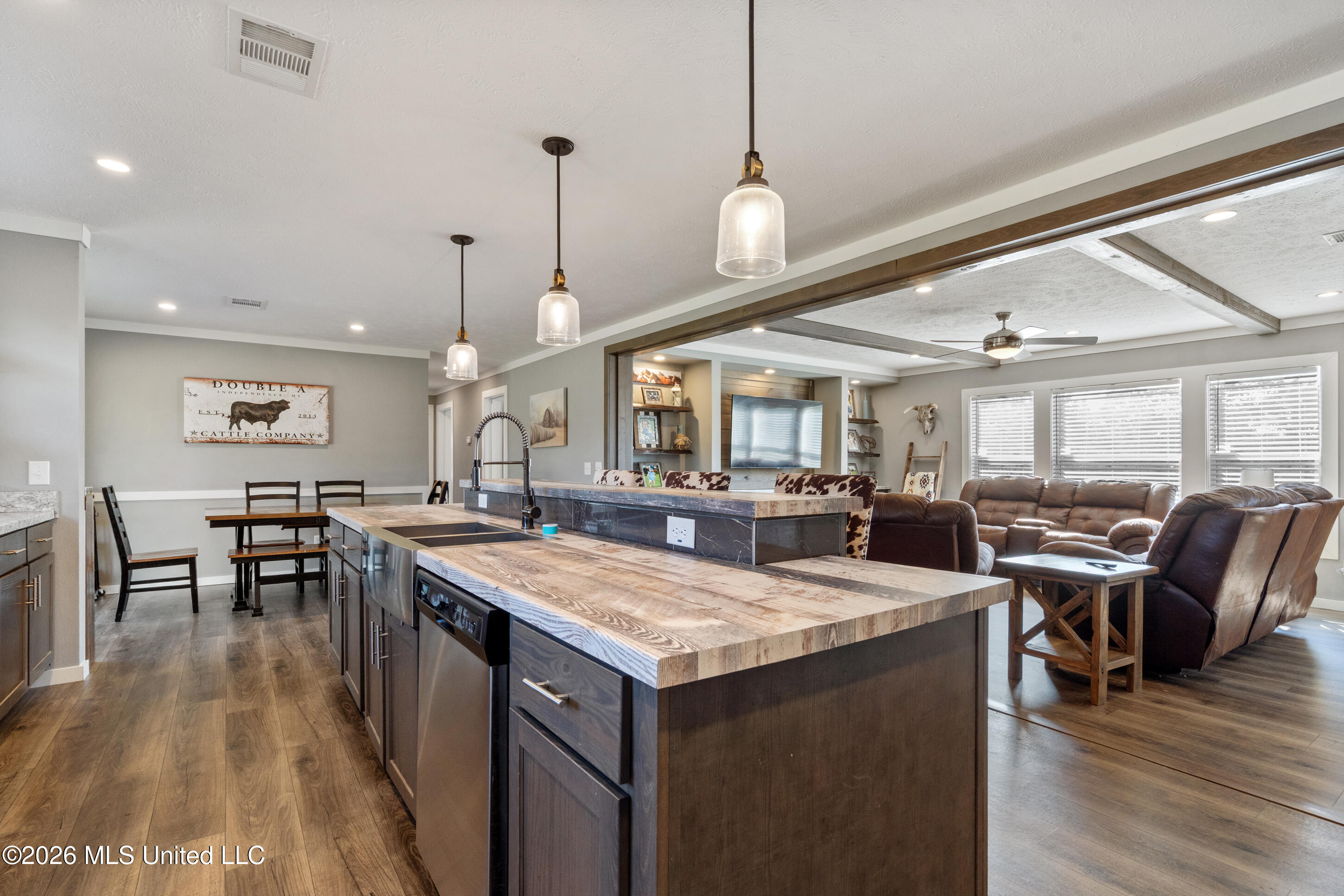 111 Rowell Road Property Photo 6