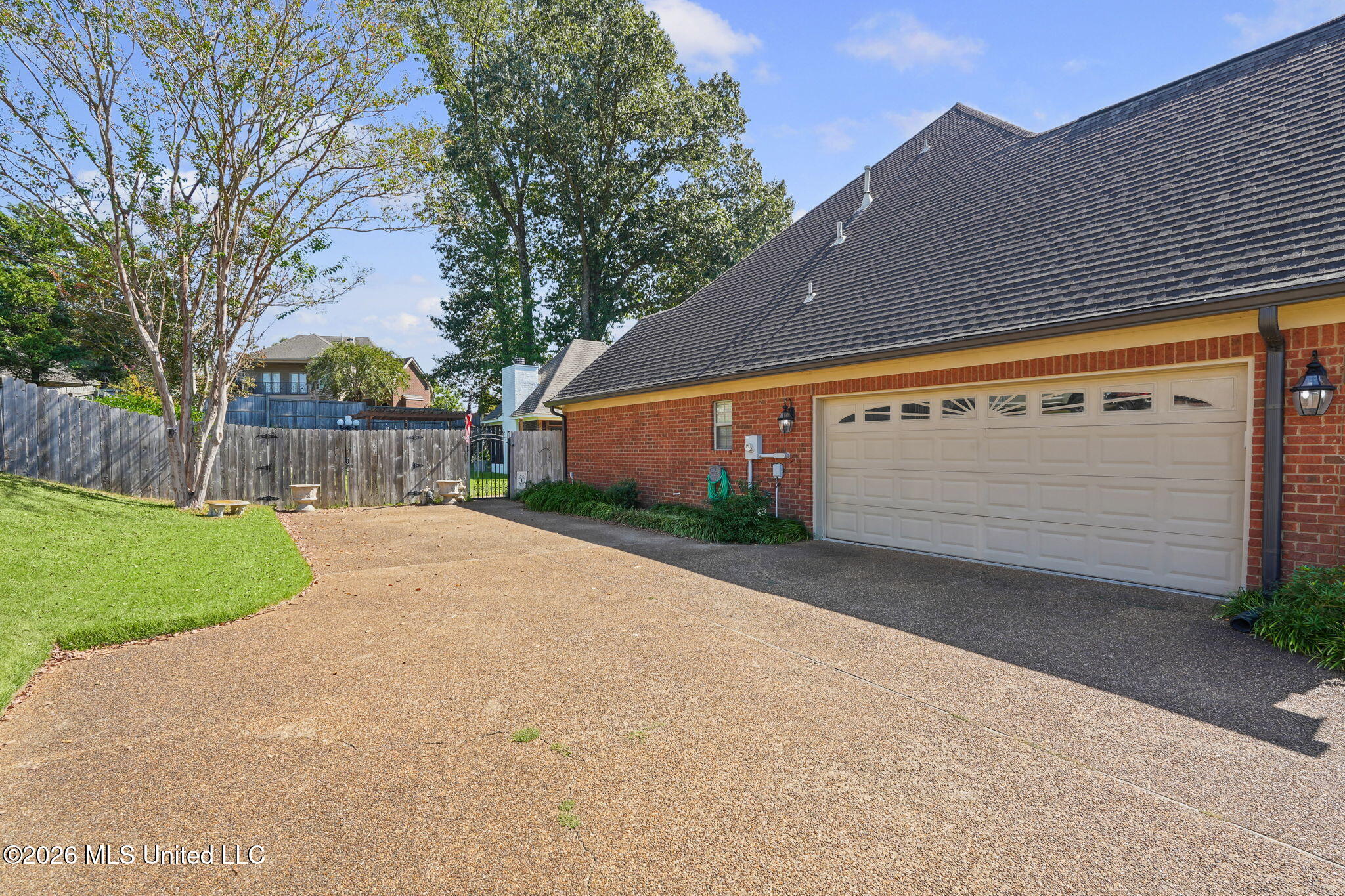 6420 Acree Woods Drive Property Photo 5