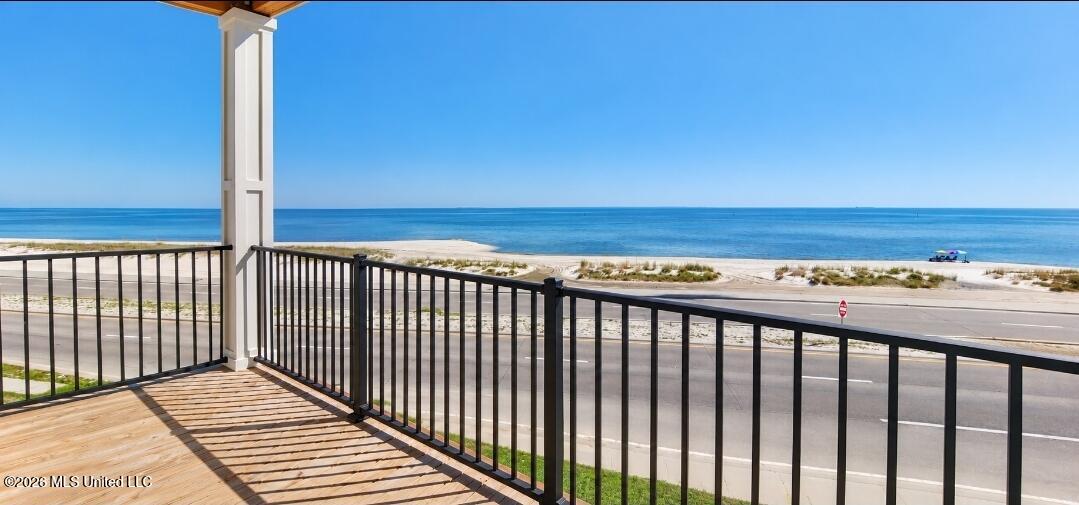 996 W Beach Boulevard Property Photo 3