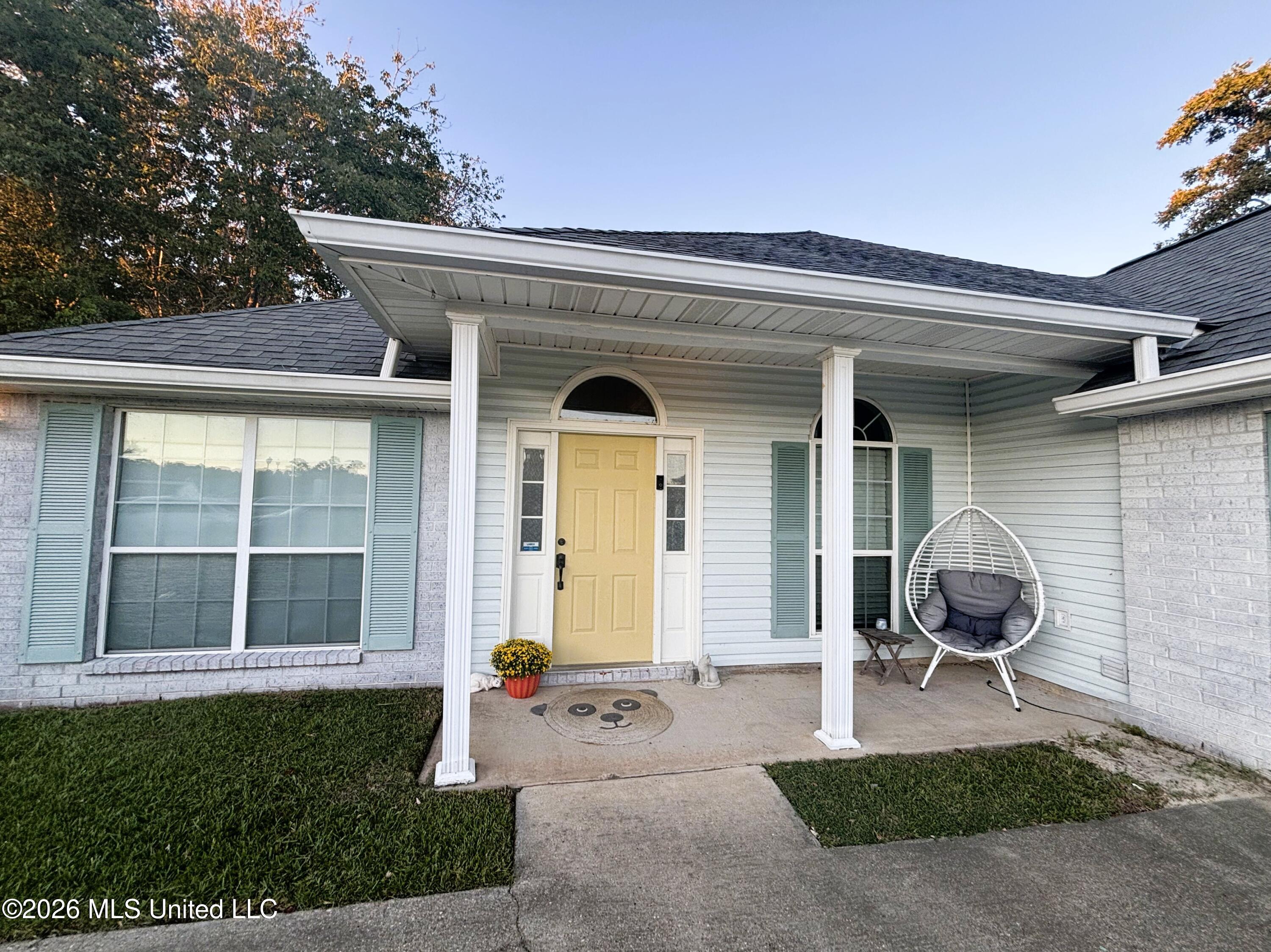 472 Pinecrest Circle Property Photo 1