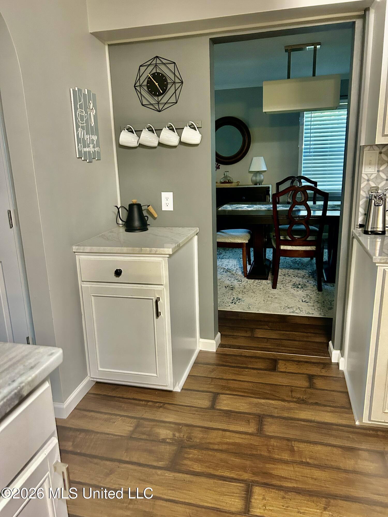 1124 Hawthorne Drive Property Photo 10