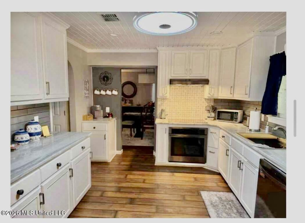 1124 Hawthorne Drive Property Photo 18