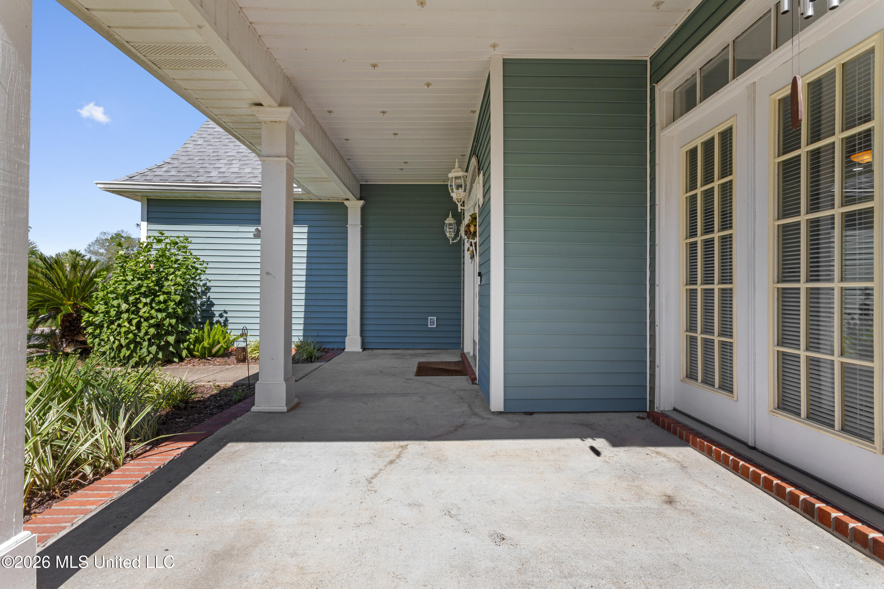 13282 English Cove Property Photo 4