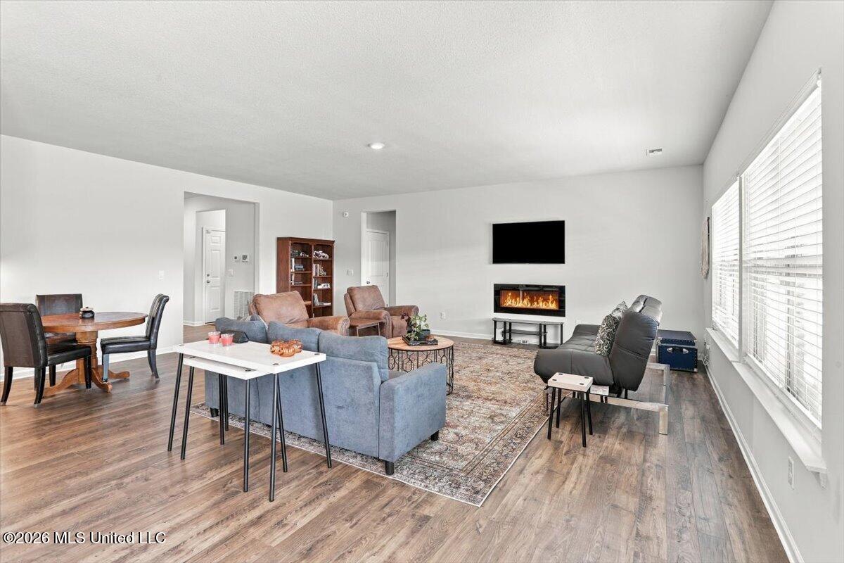 48 N Banks Boulevard Property Photo 3
