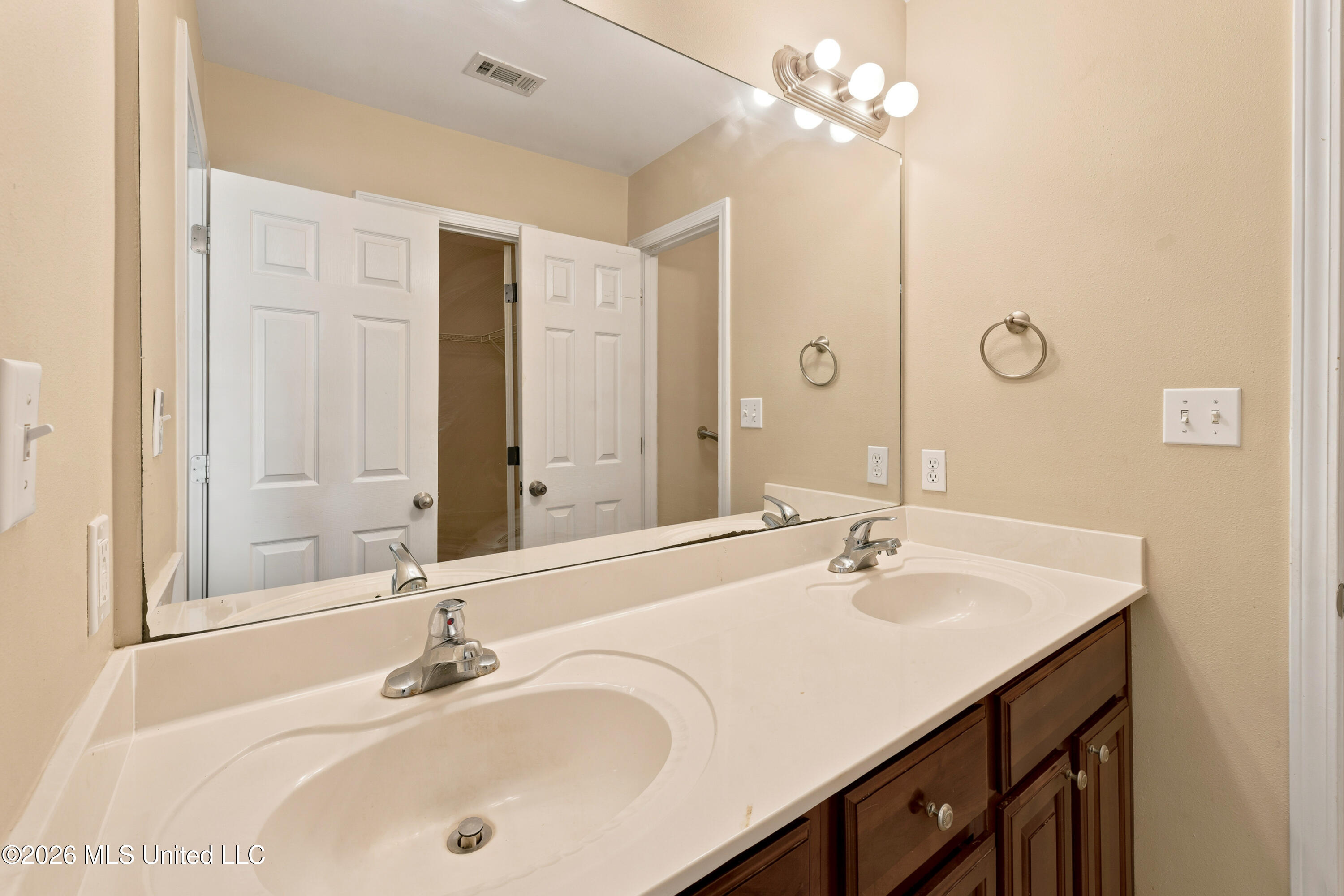 2317 Paula Circle Property Photo 7