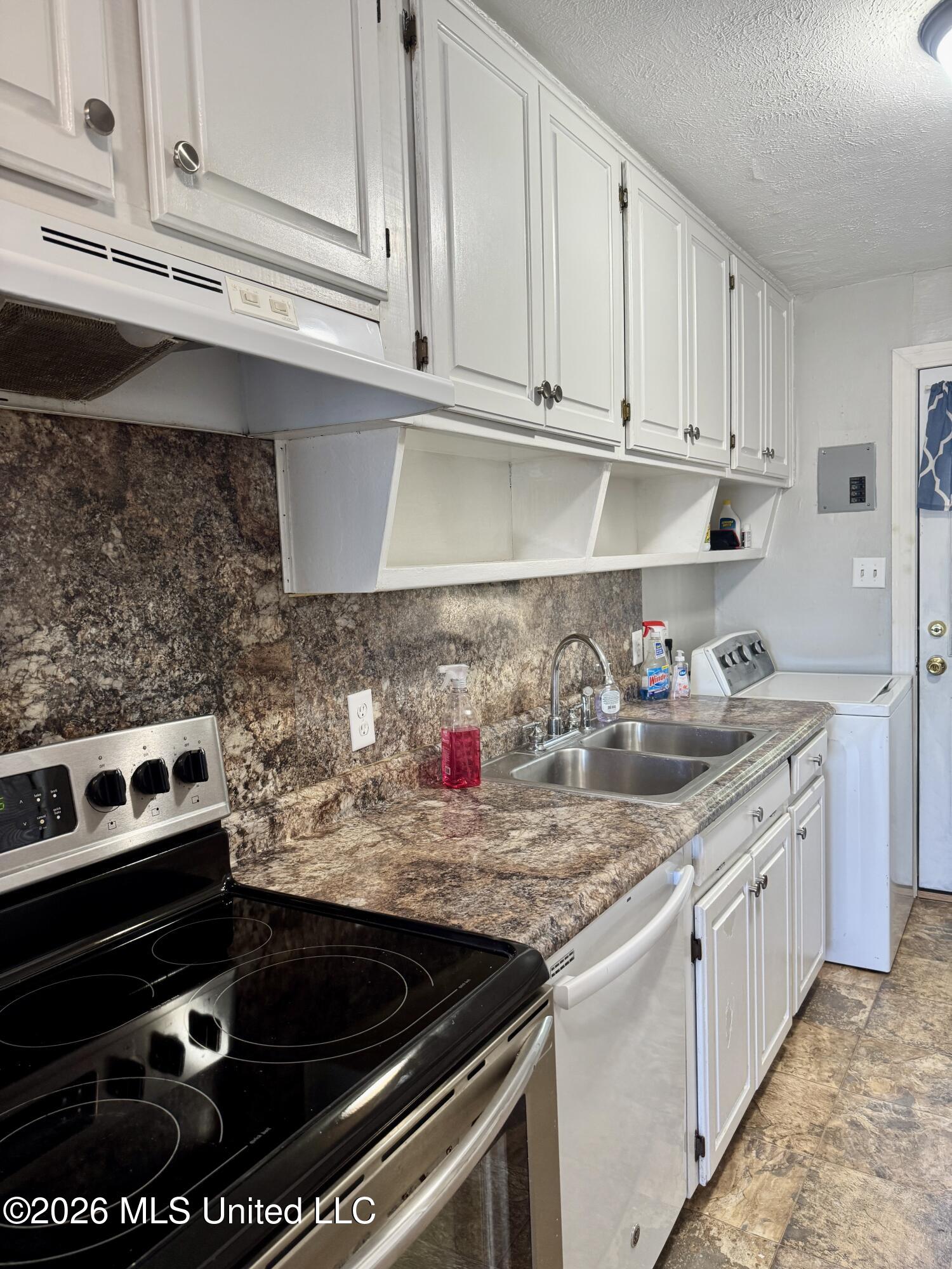 1628 Camellia Street Property Photo 2