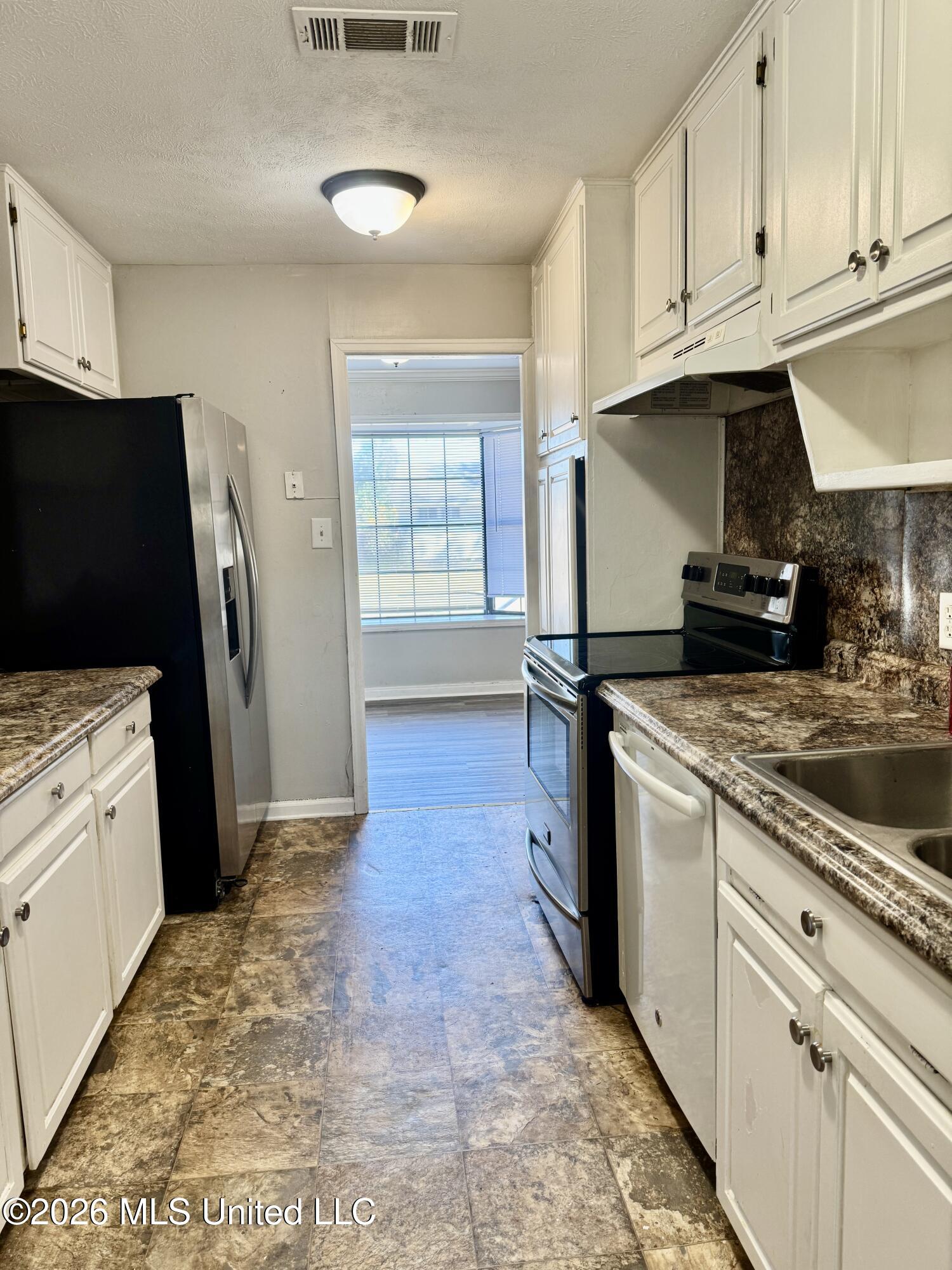 1628 Camellia Street Property Photo 4