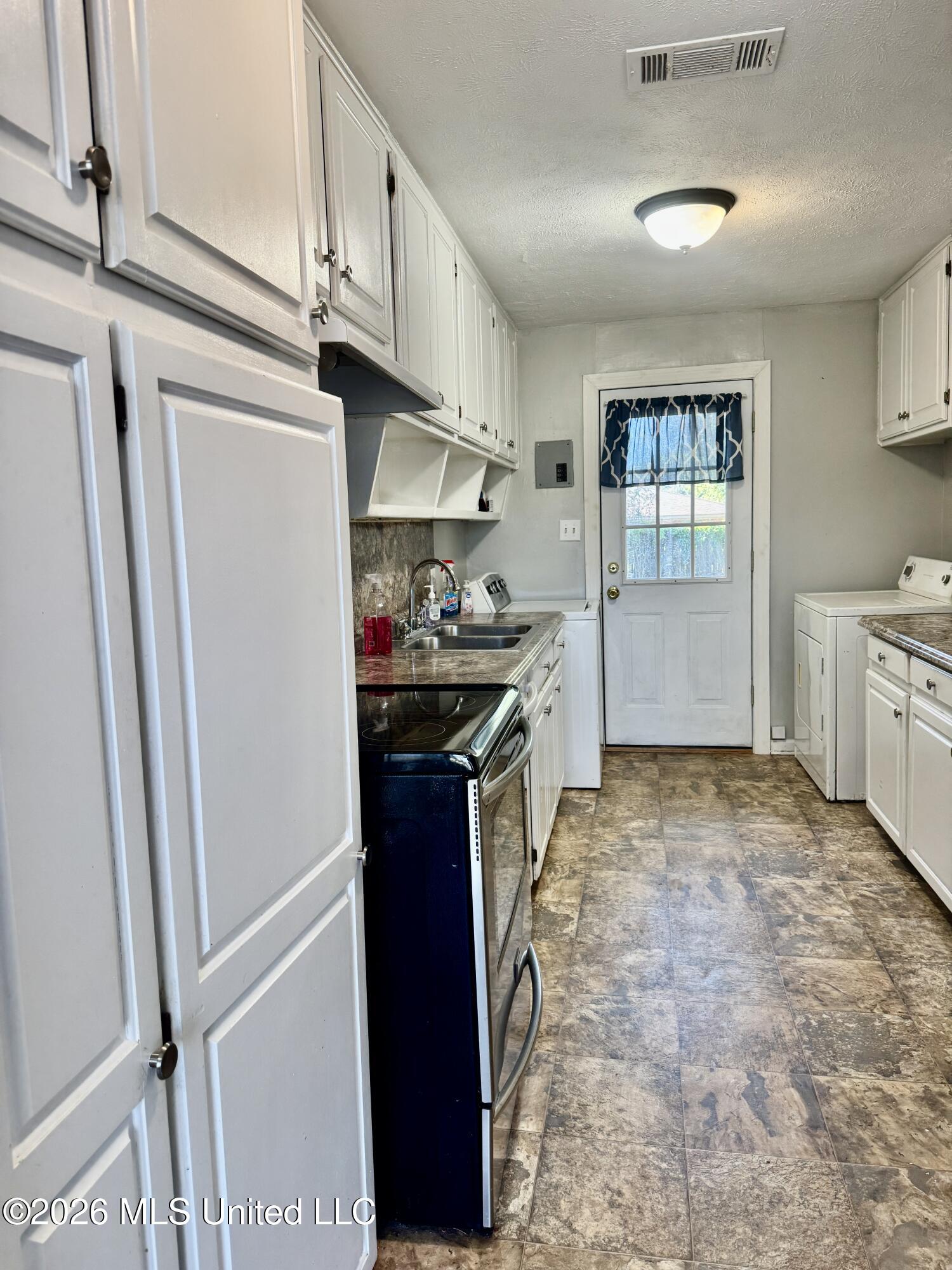 1628 Camellia Street Property Photo 6